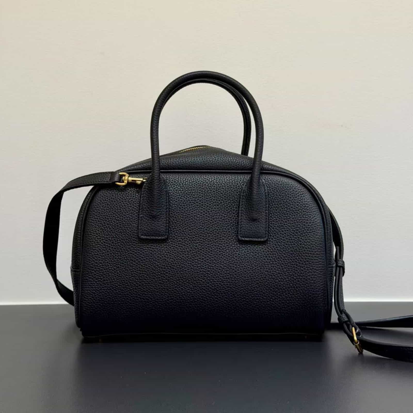 SAC DE JOUR BOSTON IN GRAINED LEATHER – SMALL BLACK - 851694AAFU51000