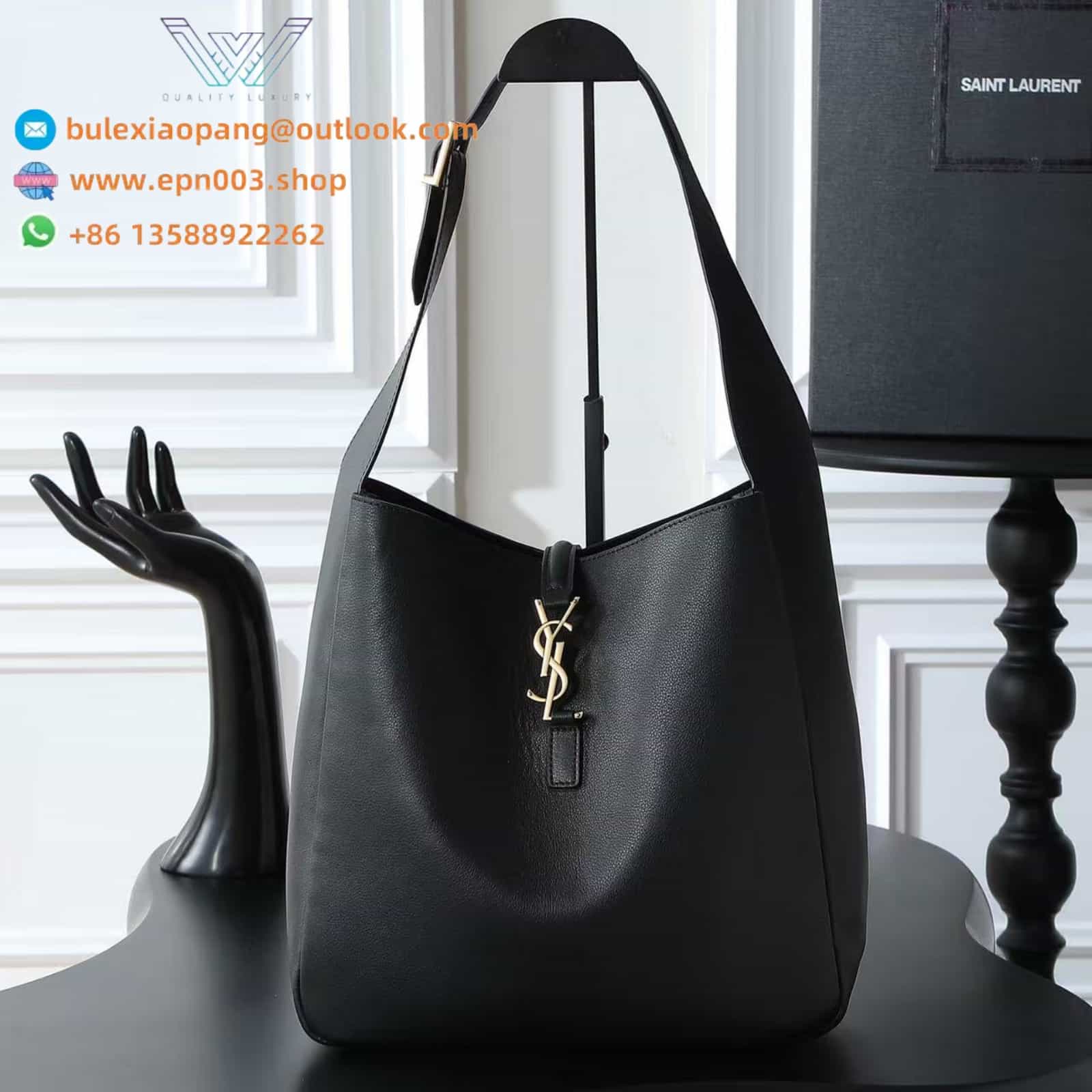 LE 5 À 7 SUPPLE LARGE IN GRAINED LEATHER BLACK - 753837AAAUQ1000