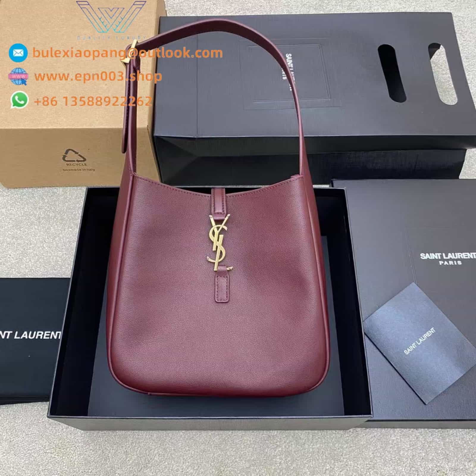 LE 5 À 7 SUPPLE LARGE IN GRAINED LEATHER ROUGE LEGION - 850545AAAUQ6475