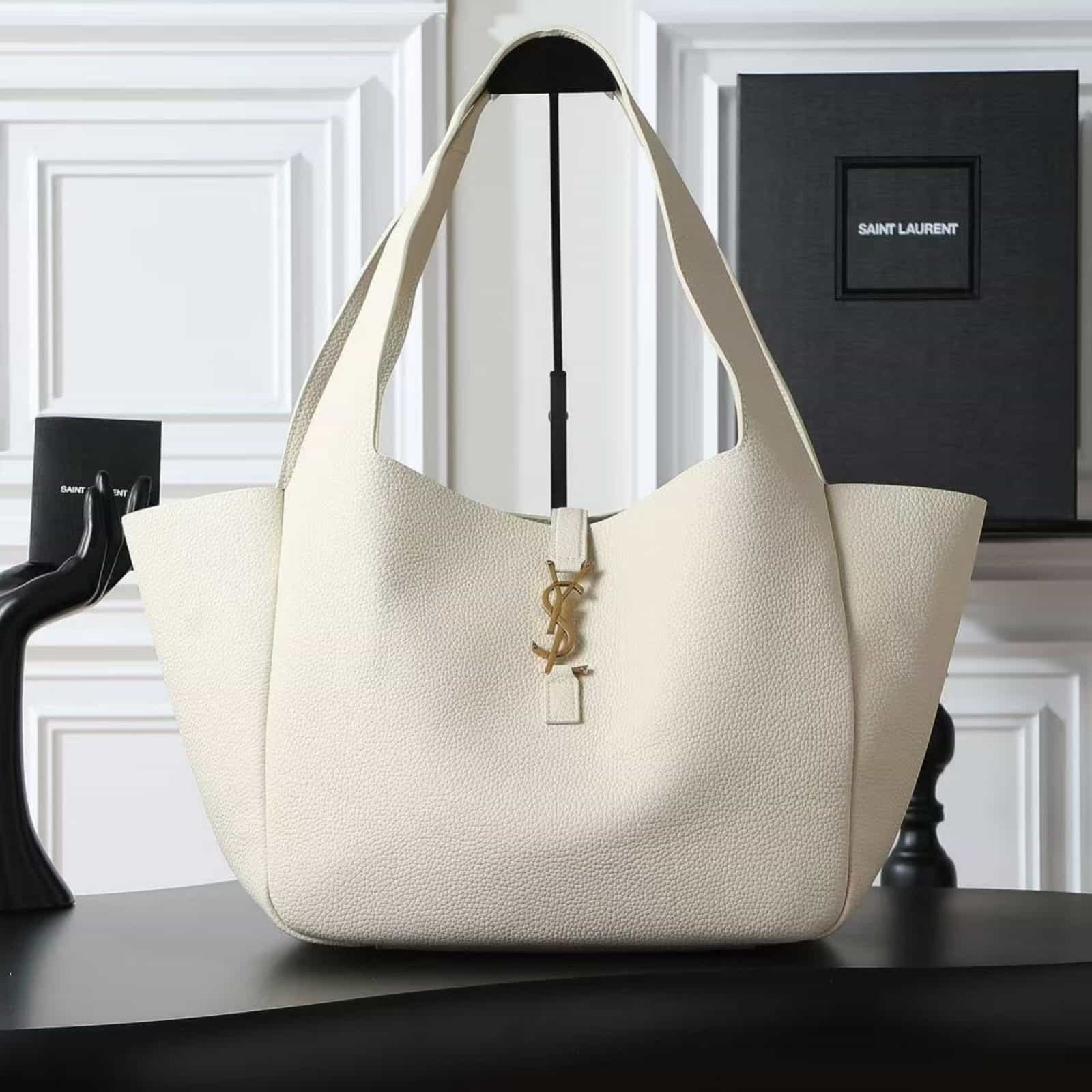 LE 5 À 7 BEA IN GRAINED LEATHER WHITE - 763435AADUV9275