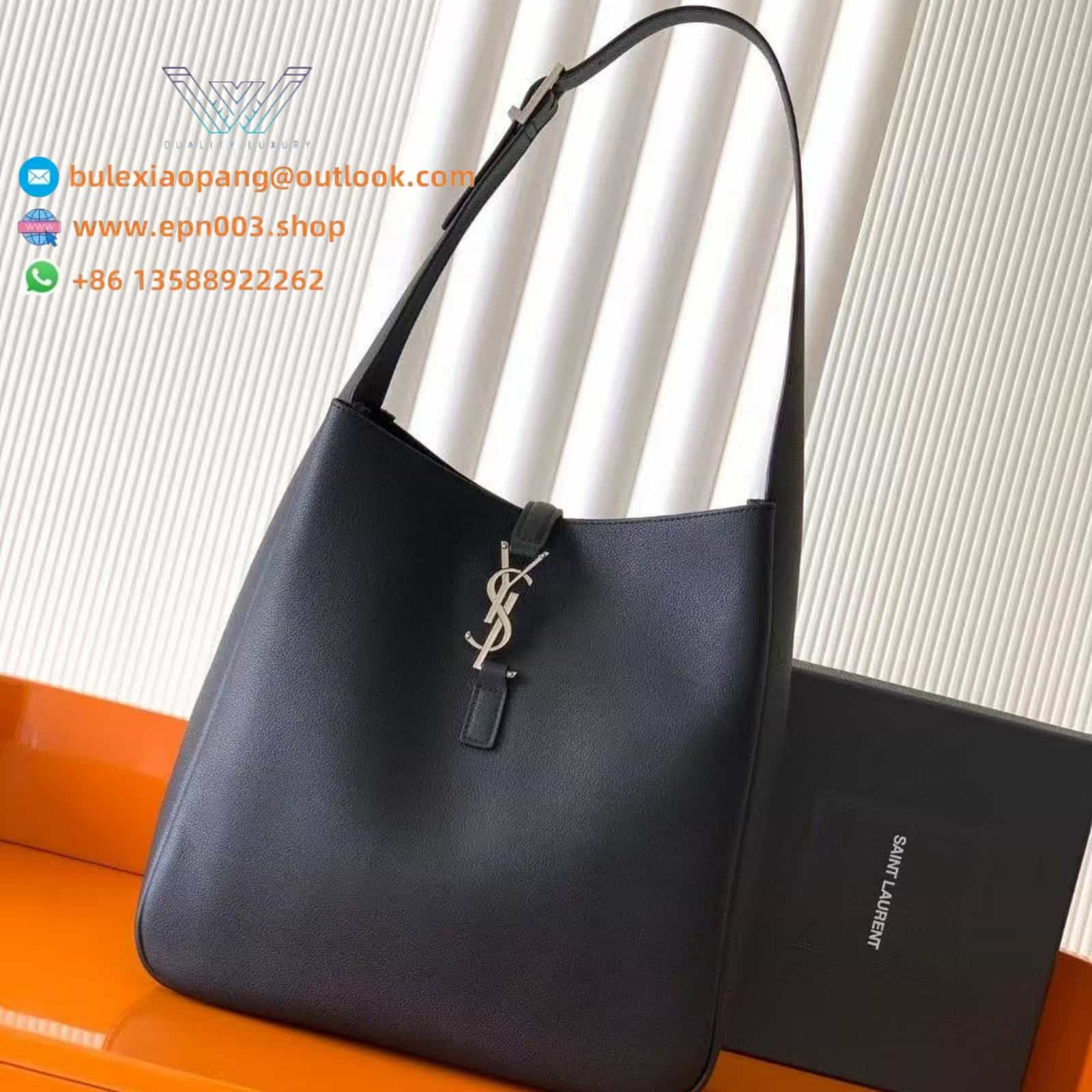 LE 5 À 7 SUPPLE LARGE IN GRAINED LEATHER BLACK - 753837AACQG1000