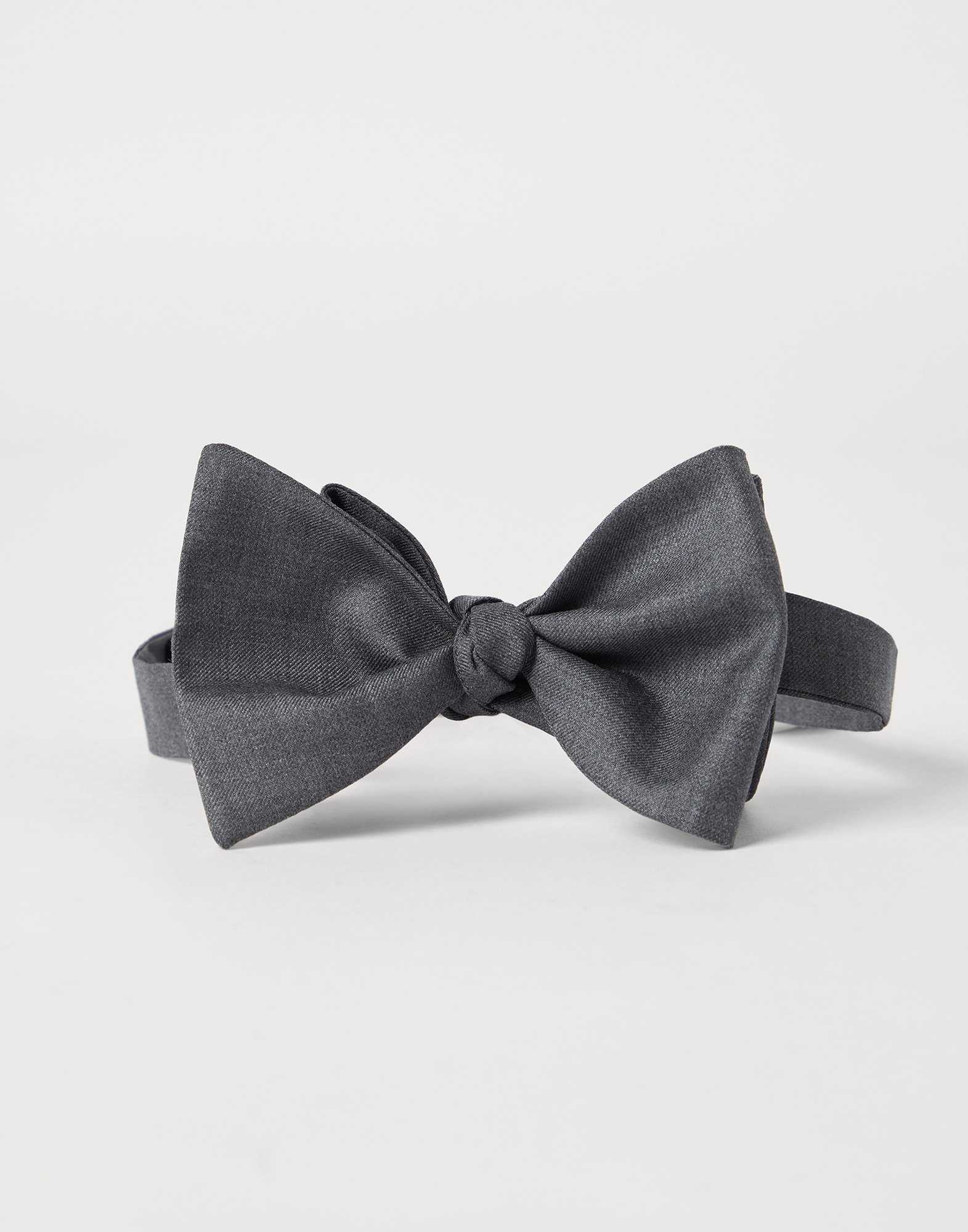Virgin wool and silk twill bow tie