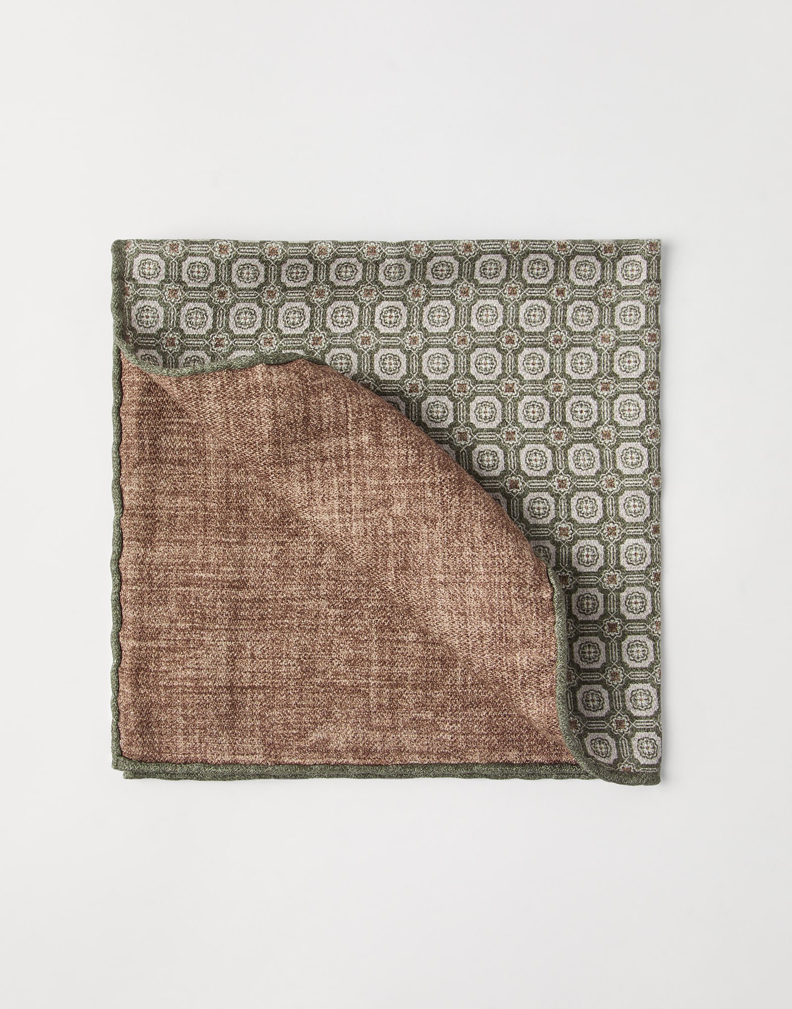 Silk pocket square with pattern