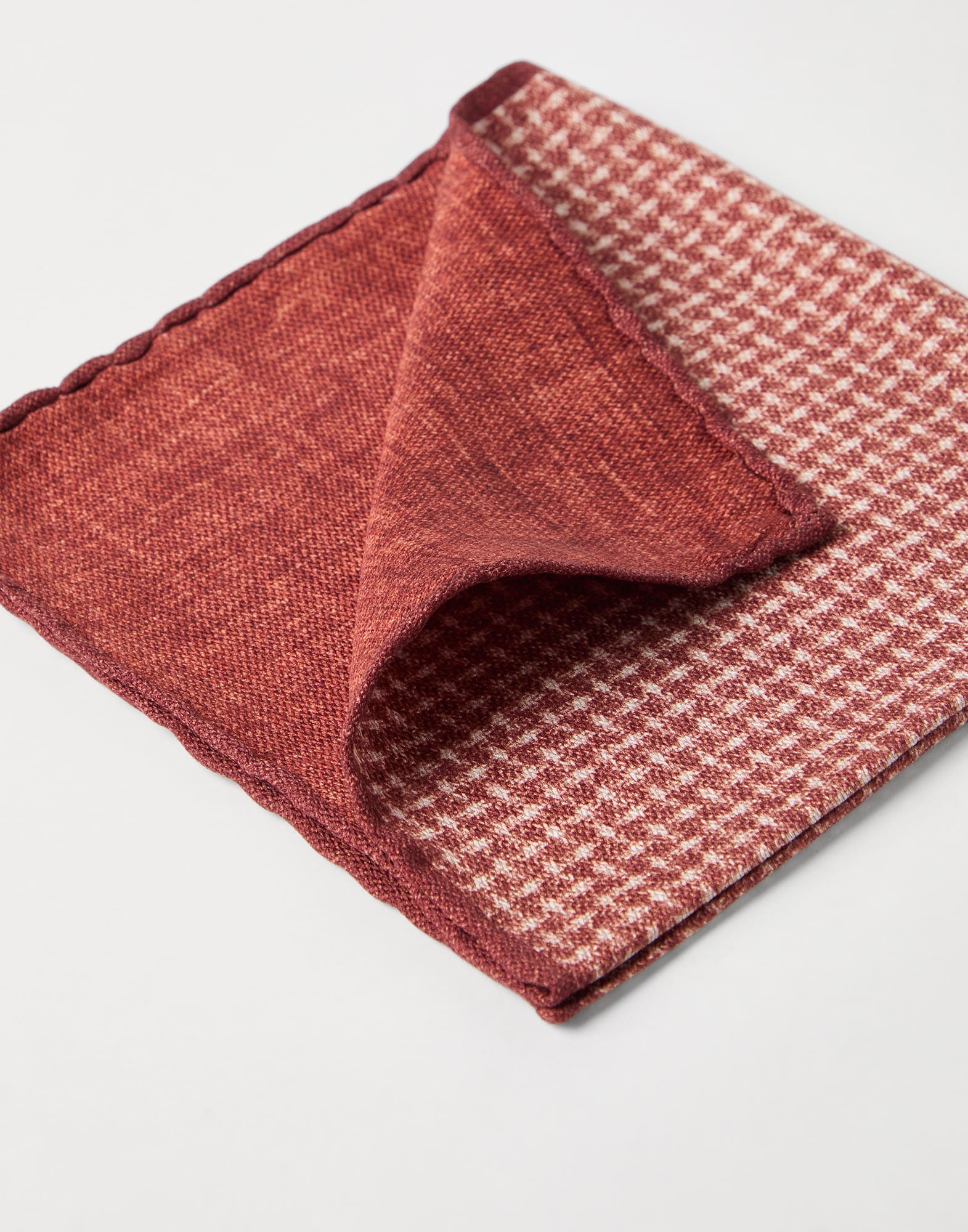 Silk pocket square with weave design