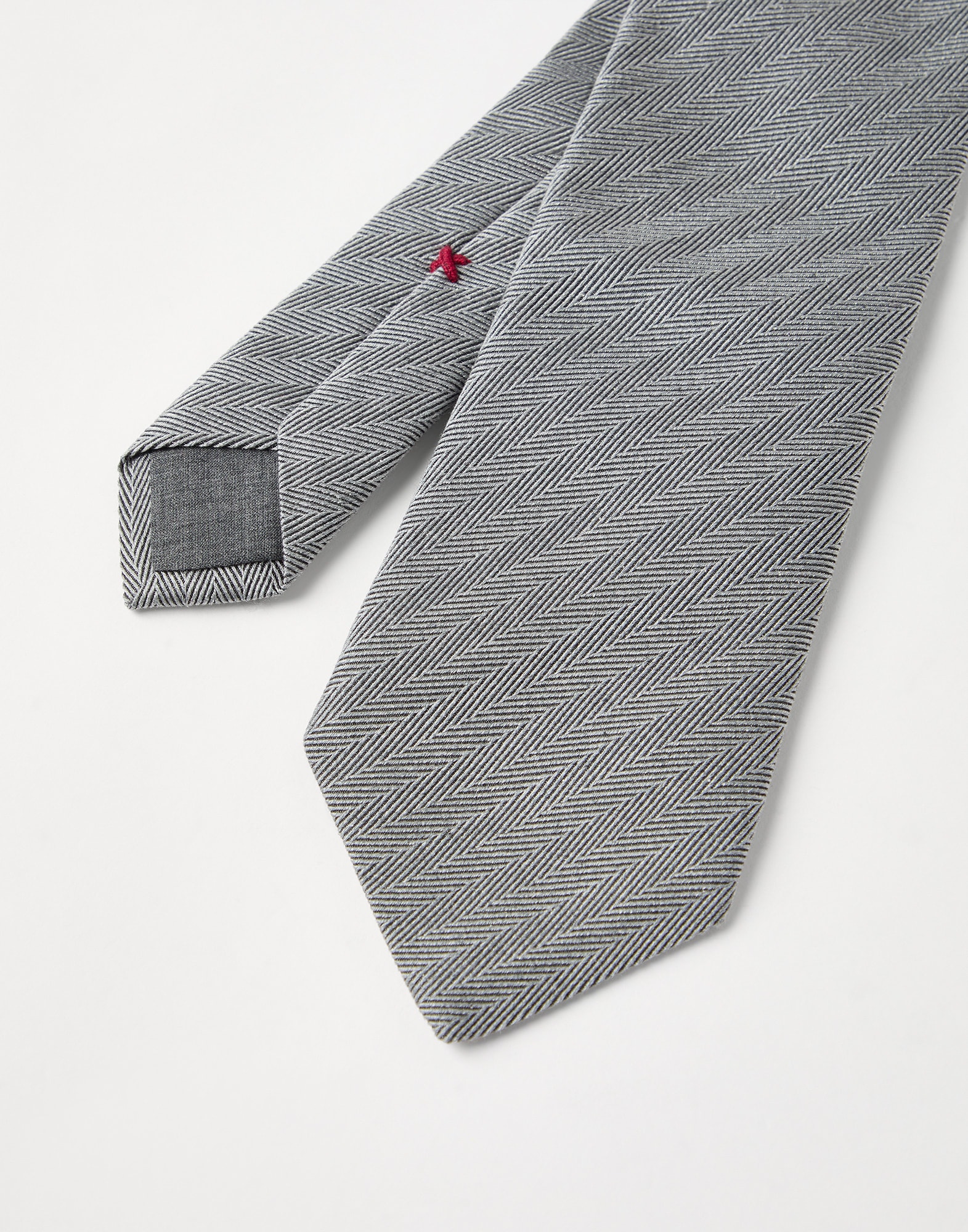 Silk chevron tie