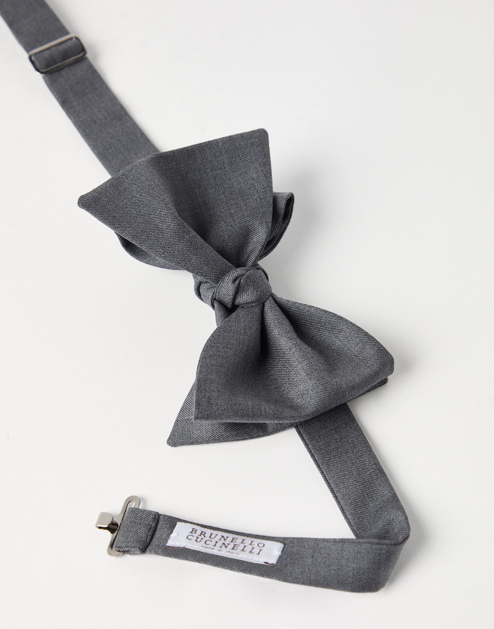 Virgin wool and silk twill bow tie