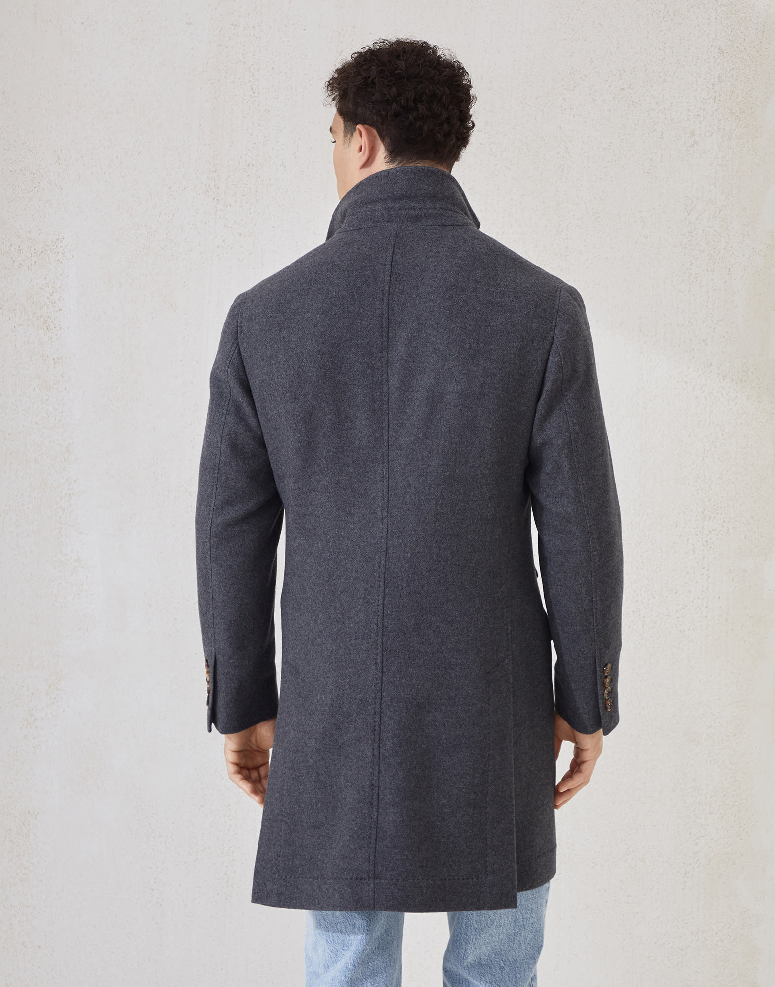 Lightweight water-resistant cashmere coat with double vents