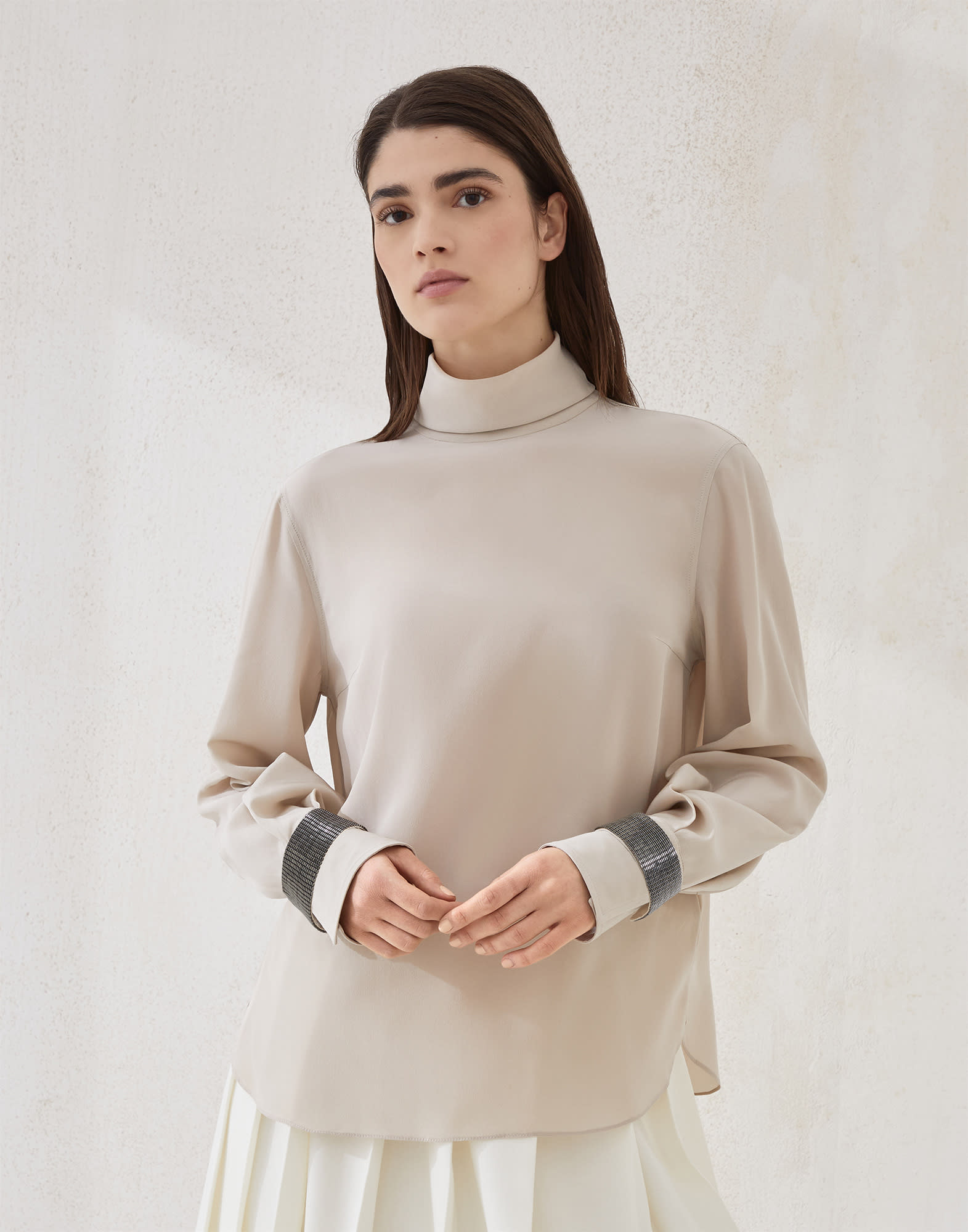 Silk crêpe de Chine turtleneck T-shirt with precious bracelets