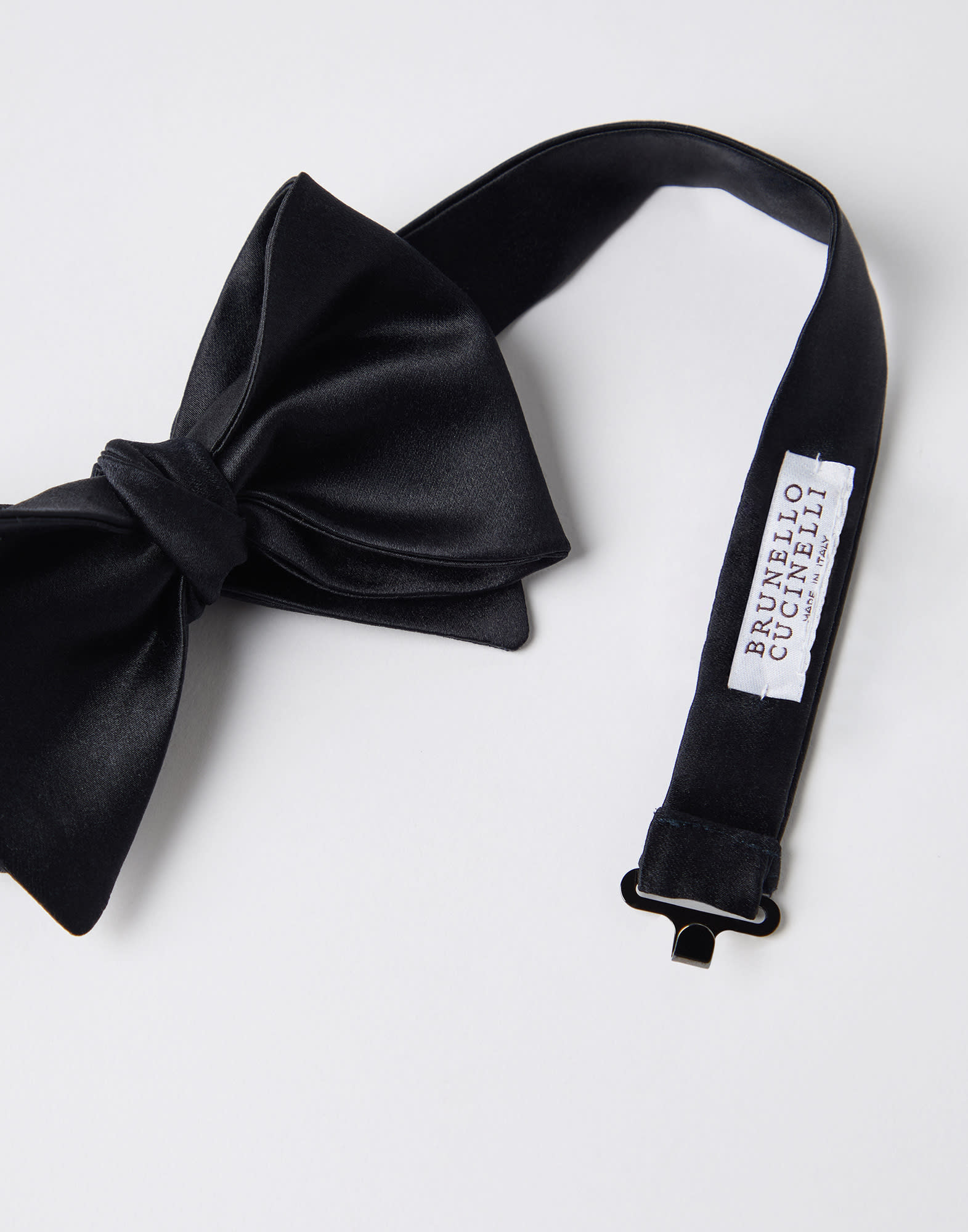 Cotton and silk satin bow tie