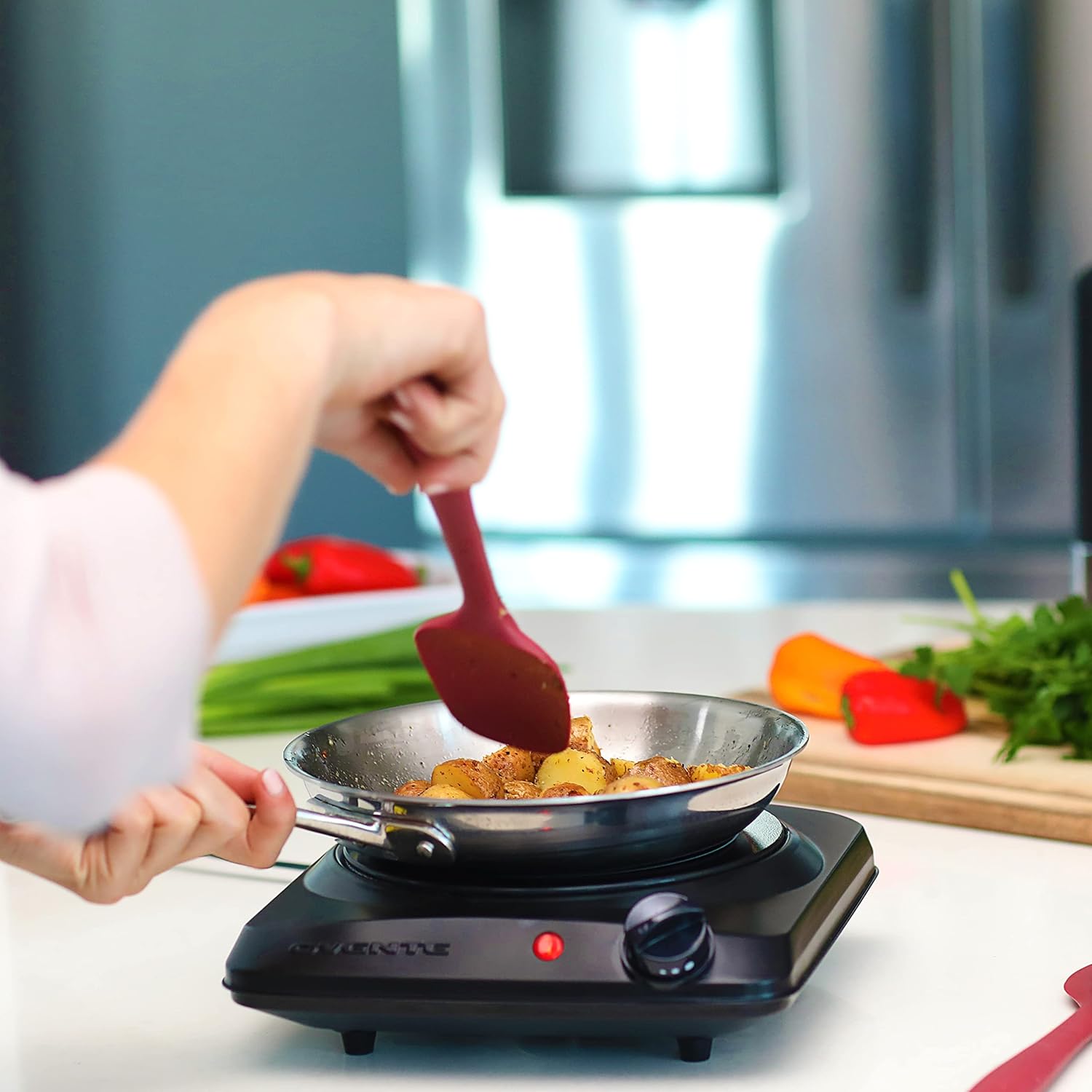 OVENTE Countertop Infrared Single Burner, 1000W Electric Hot Plate with 7” Ceramic Glass Cooktop, 5 Level Temperature Setting & Easy to Clean Base, Compact Stove for Home Dorm Office, Silver BGI101S