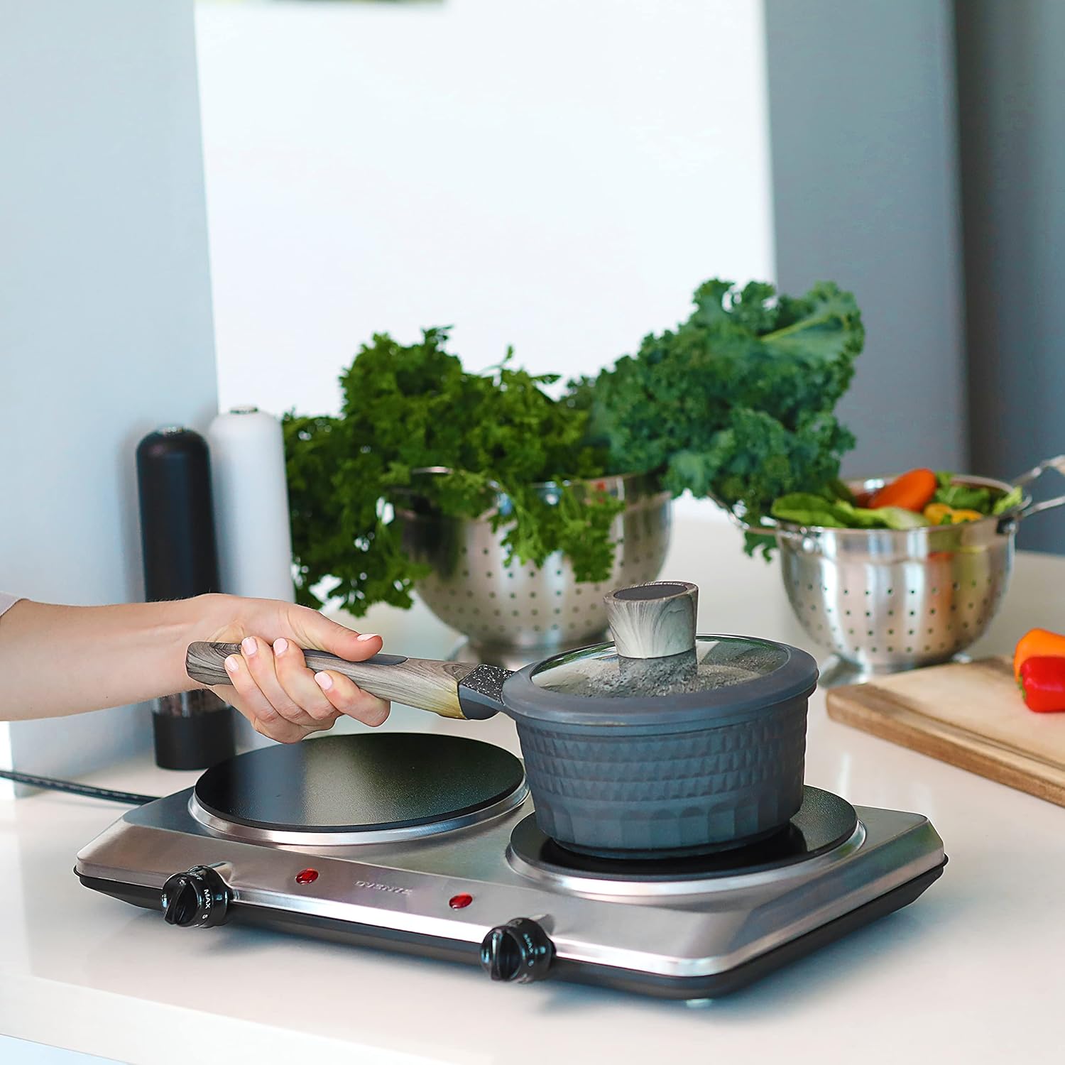 OVENTE Countertop Infrared Single Burner, 1000W Electric Hot Plate with 7” Ceramic Glass Cooktop, 5 Level Temperature Setting & Easy to Clean Base, Compact Stove for Home Dorm Office, Silver BGI101S