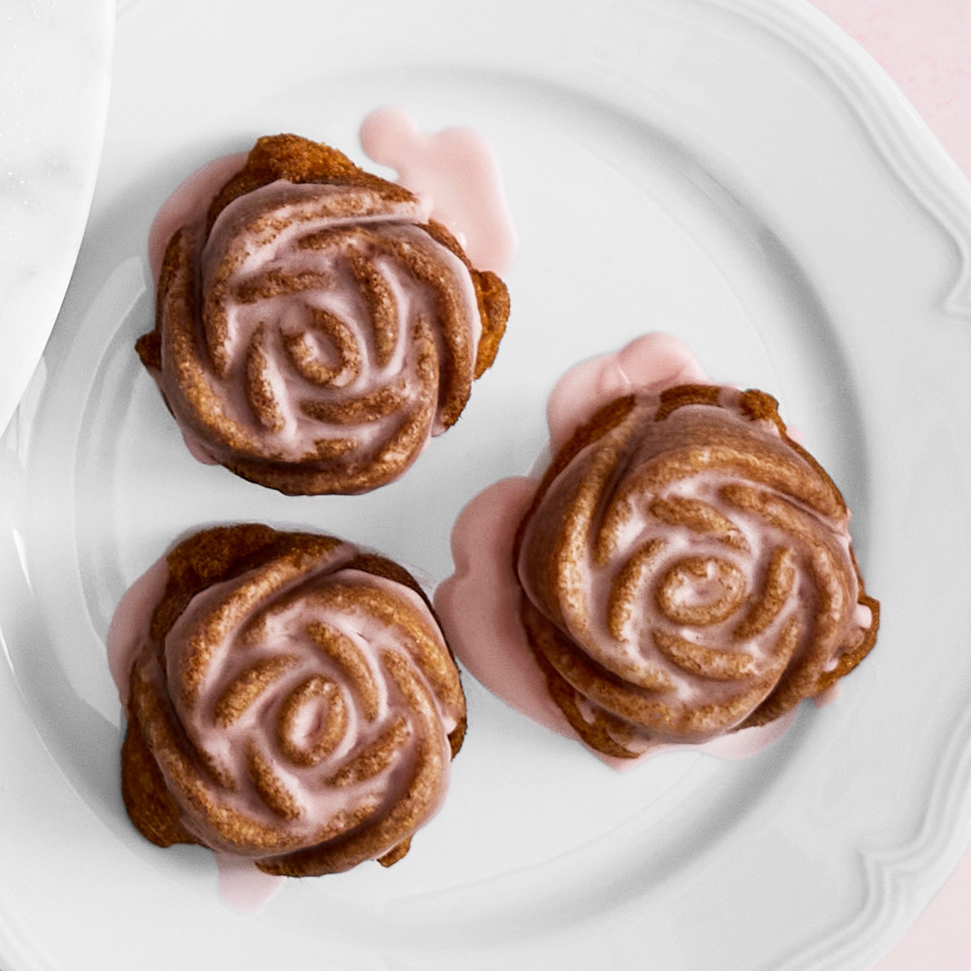 Nordic Ware Nonstick Cast Aluminum Rose Cakelet