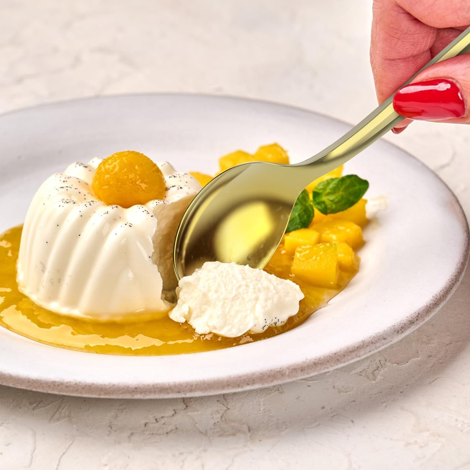 200 Count Heavy Duty Gold Plastic Silverware, 100 Forks, 50 Spoons, 50 Knives, BPA-Free, Heat Resistant, Disposable Gold Plastic Utensils Set, Gold Plastic Cutlery Set, Plasticware Bulk