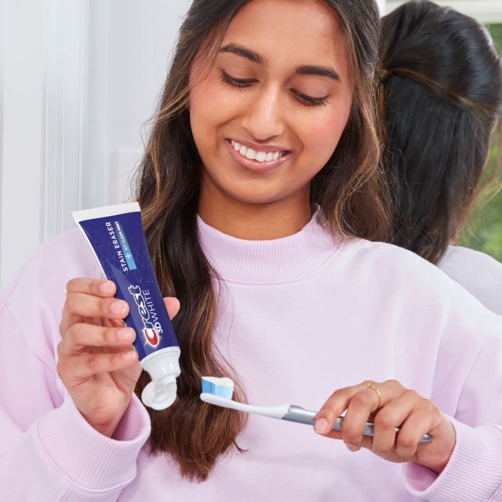 Crest 3D White Advanced Luminous Mint Teeth Whitening Toothpaste, 3.7 oz Pack of 4 - Helps Remove Surface Stains, Whitens Teeth, Strengthens Tooth Enamel, Protects Against Cavities