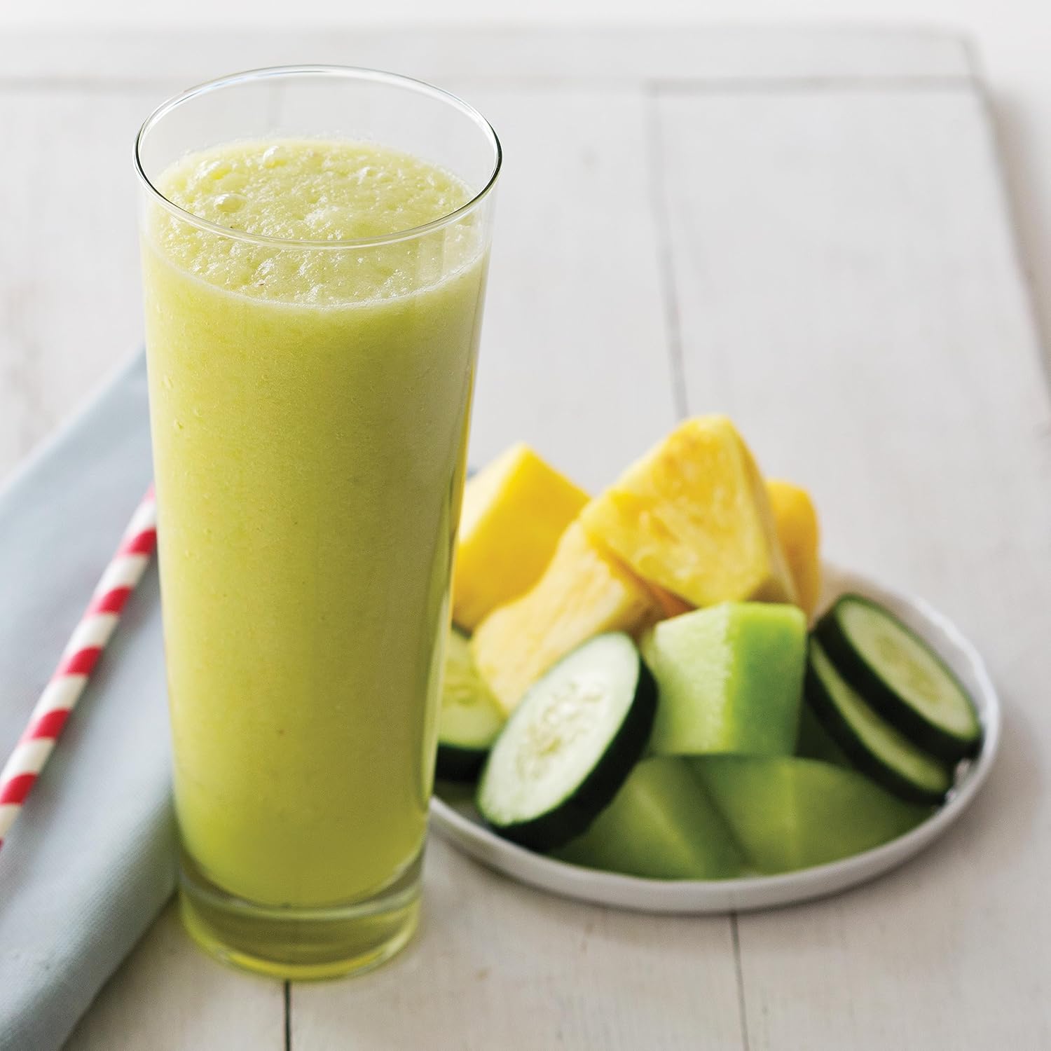 Ninja BN301 Nutri-Blender Plus Compact Personal Blender, 900-Peak-Watt Motor, Frozen Drinks, Smoothies, Sauces & More, (3) 20 oz. To-Go Cups, (2) Spout-Lids (1) Storage-Lid, Dishwasher Safe, Silver