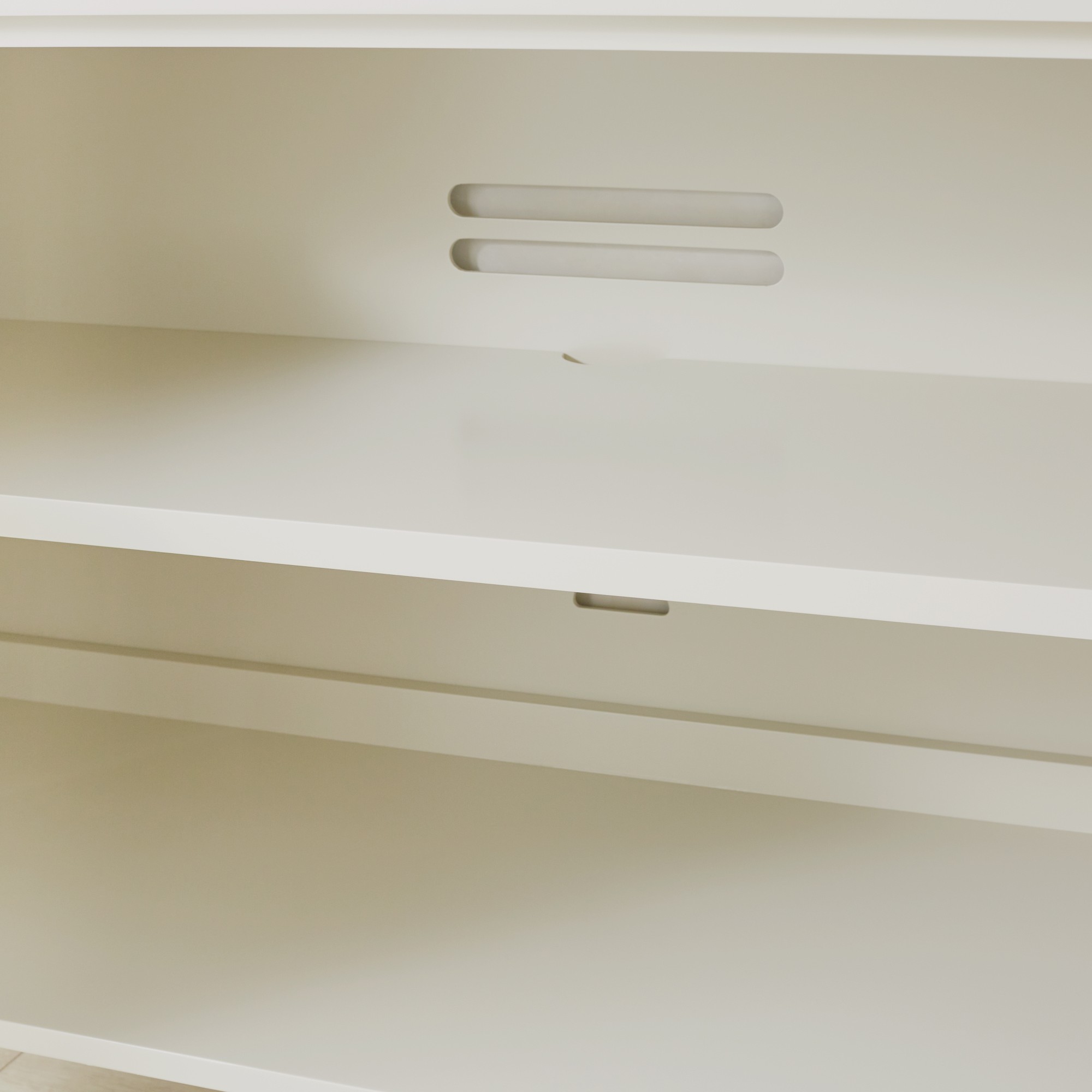 Lewis Media Console (51