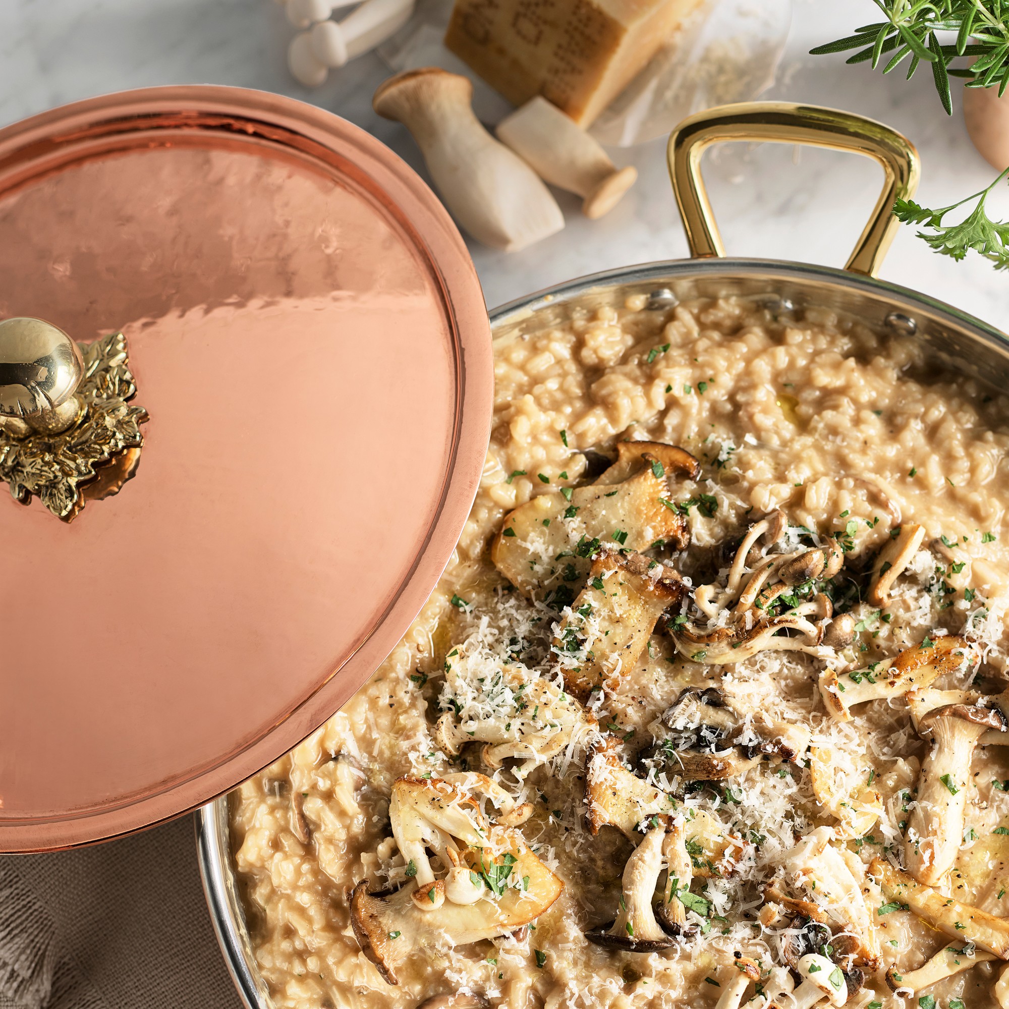 Ruffoni Historia Hammered Copper Round Wide Braiser with Mushroom Knob, 5 3/4-Qt.