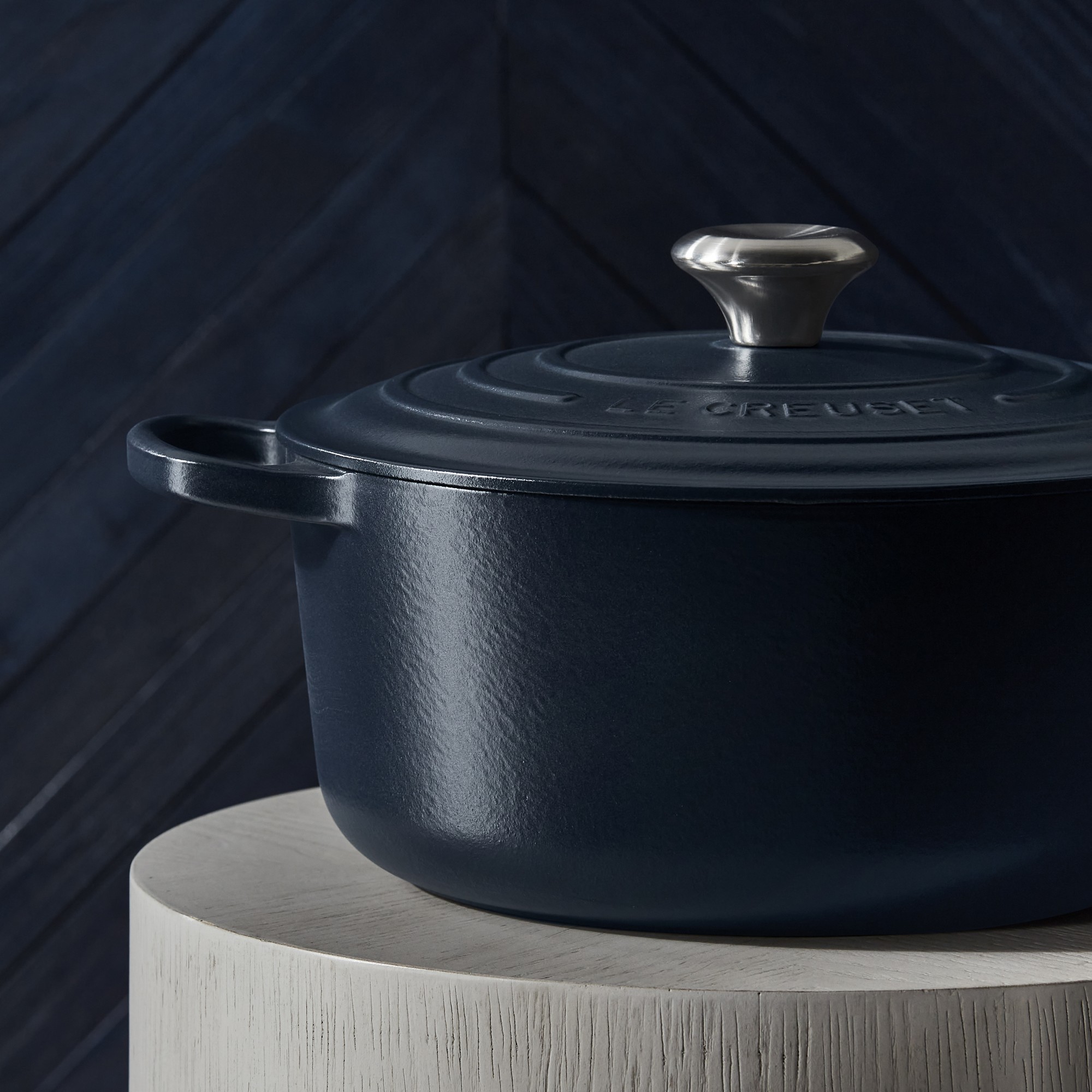 Le Creuset Signature Enameled Cast Iron Round Dutch Oven