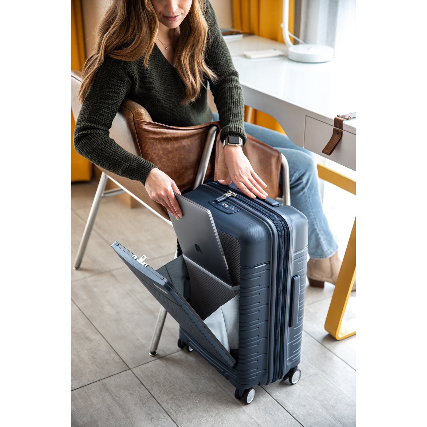 Samsonite Elevation? Plus 22x14x9 Spinner Carry-on