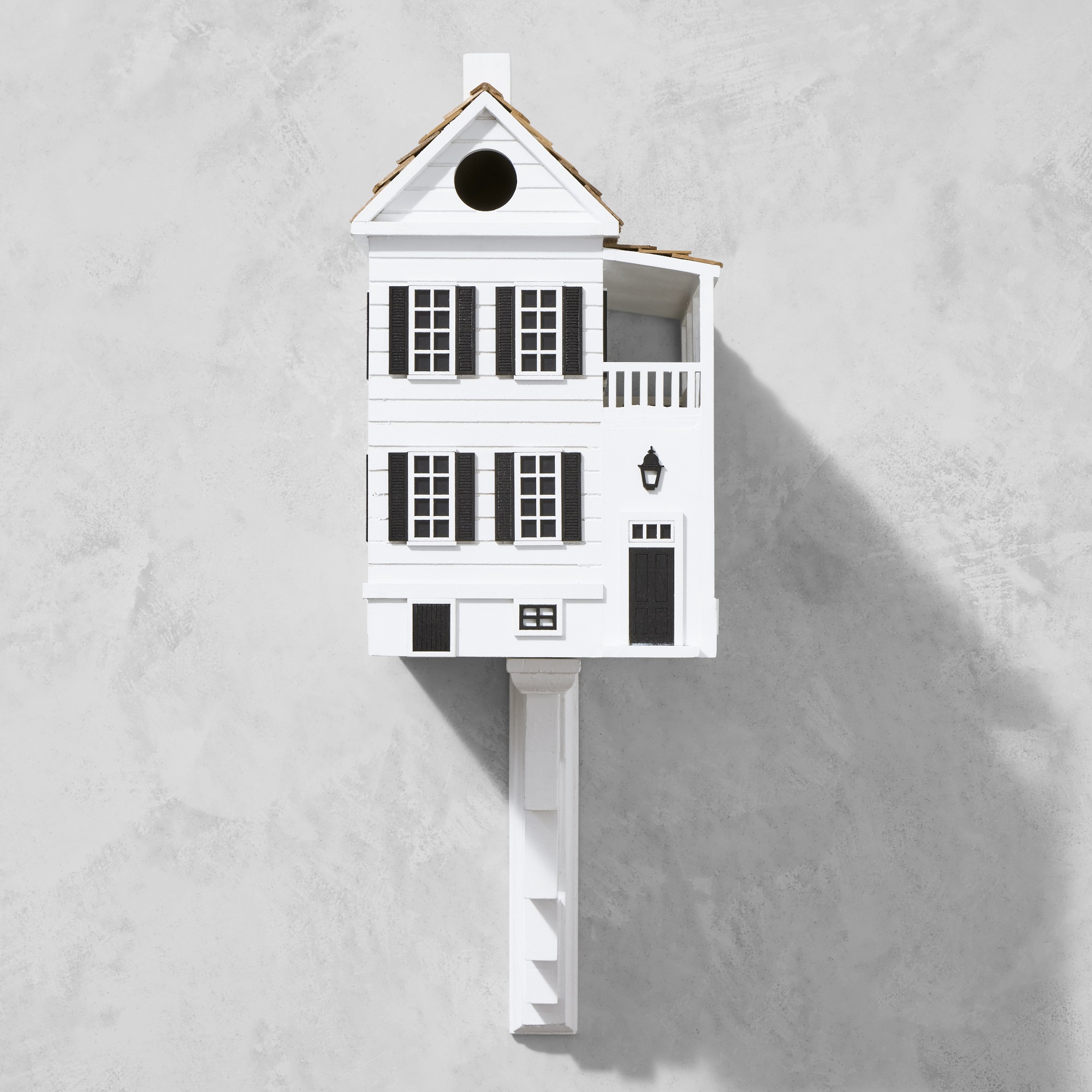 Charleston Battery Birdhouse with Bracket in White