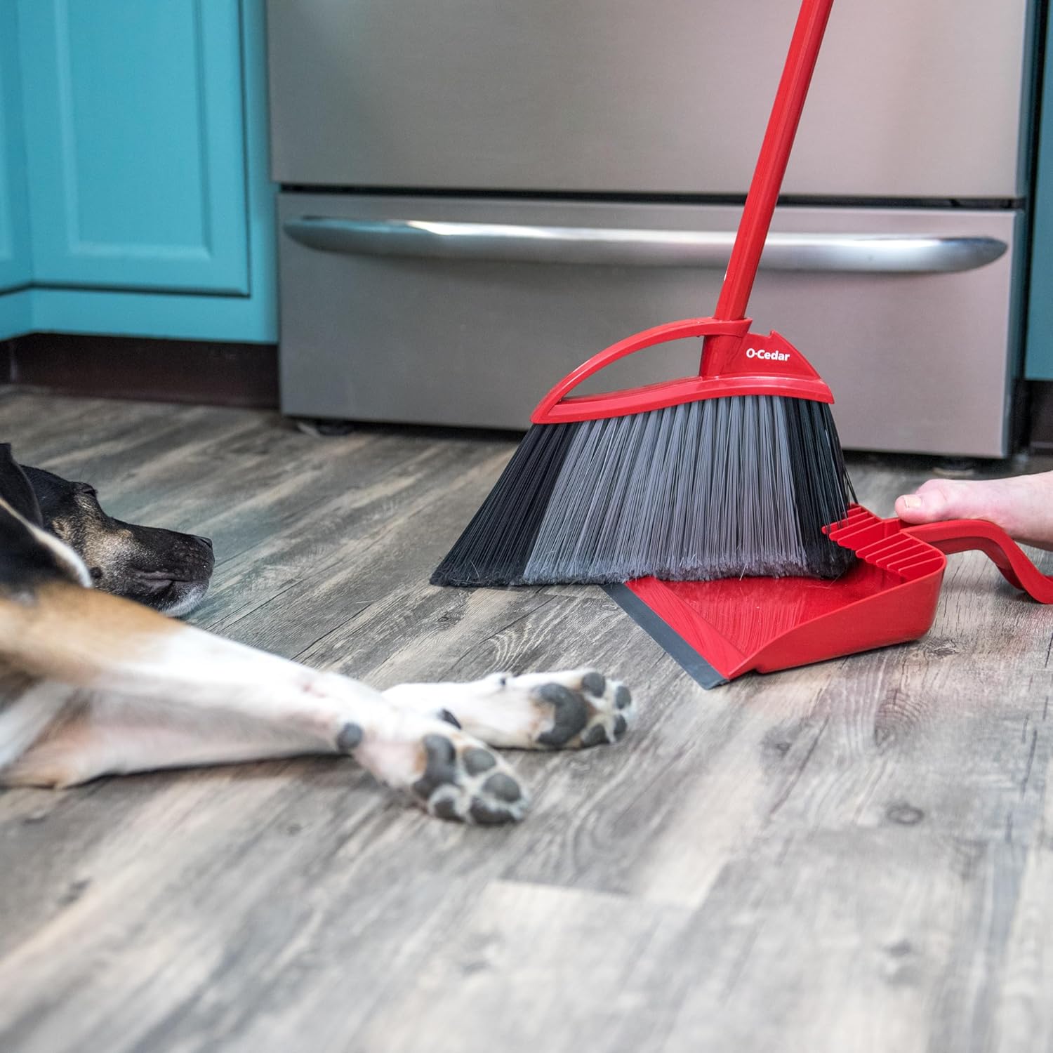 O-Cedar One Sweep Broom with Step-On Dustpan | Remove 99% with One Sweep | Lightweight Quiet Cleaning Tool | Ideal for Pet Owners