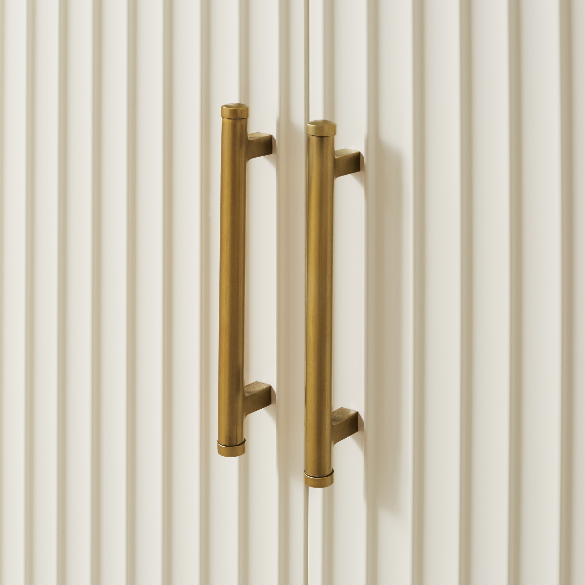 Lewis Media Console (51