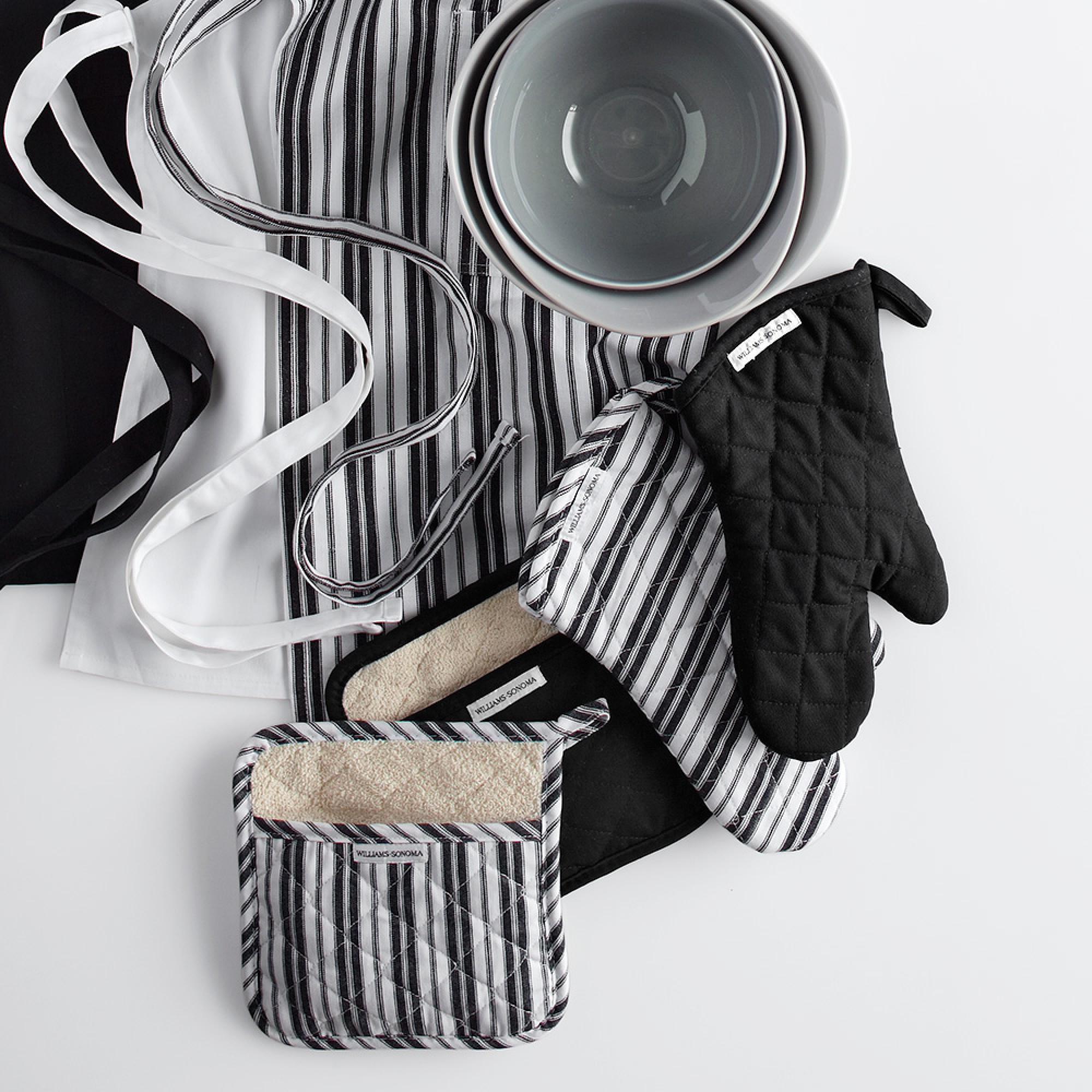 Williams Sonoma Classic Stripe Oven Mitt