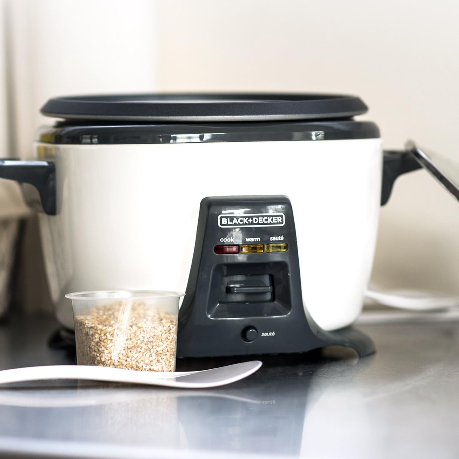 BLACK+DECKER 6-Cup Rice Cooker, RC506, 3-cup Uncooked Rice, Steaming Basket, Removable Non-Stick Bowl, One Touch