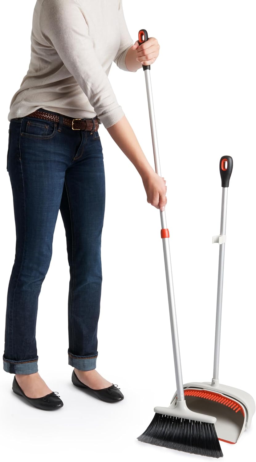 OXO Good Grips Large Sweep Set with Extendable Broom,8.5