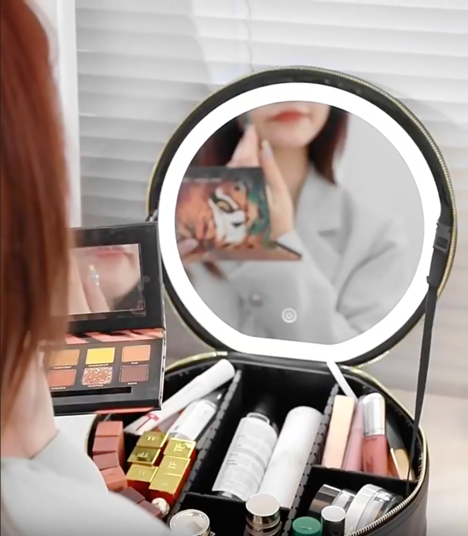 All rounder pro light up travel make-up case