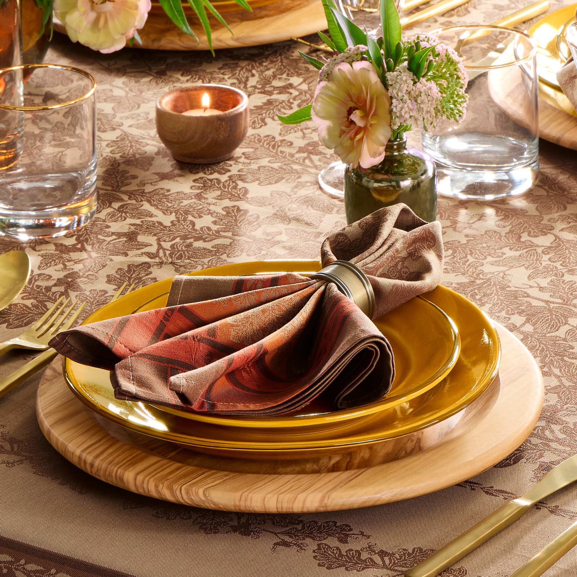 Jacquard Foliage Tablecloth