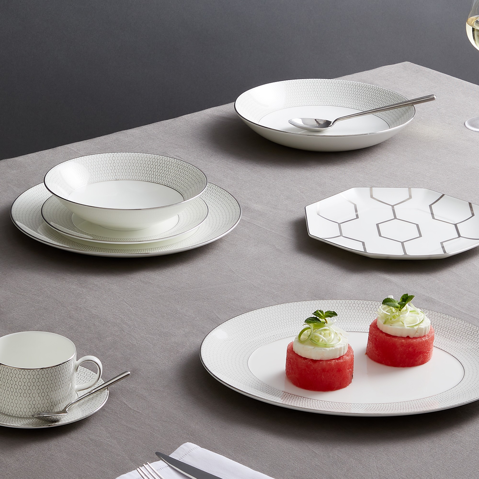Wedgwood Gio Platinum 5-Piece Placesetting