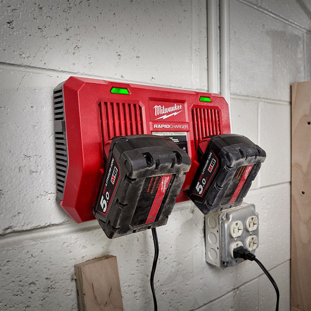 MILWAUKEE 18V Dual Bay Simultaneous Rapid Charger M18DFC