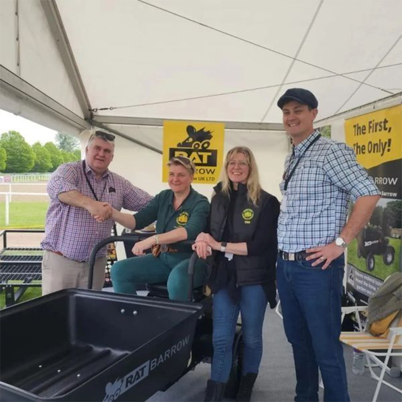 😍Clearance Sale💥RAT Barrow Ride On Articulated Tipping Wheelbarrow