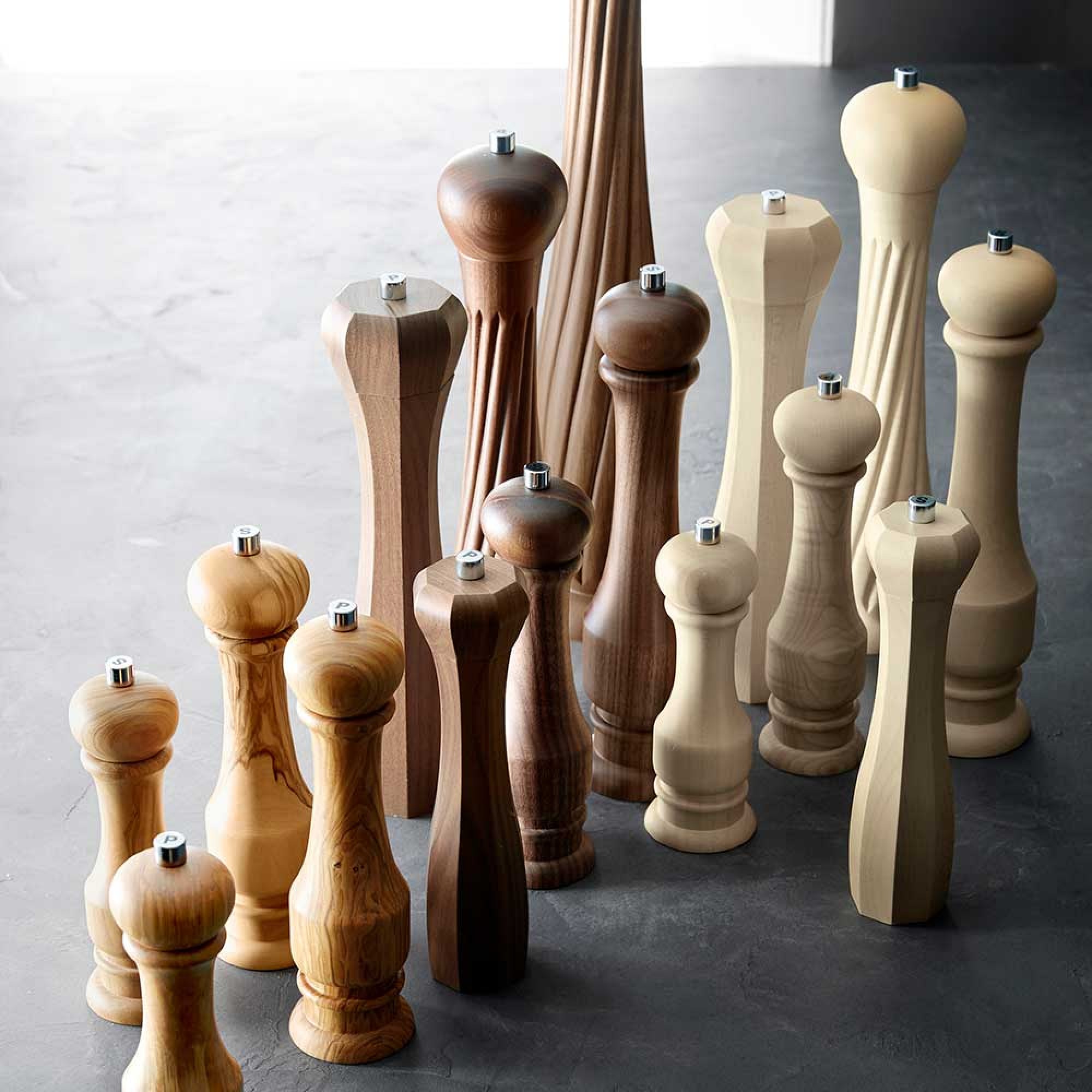 Williams Sonoma Traditional Olivewood Salt & Pepper Mills