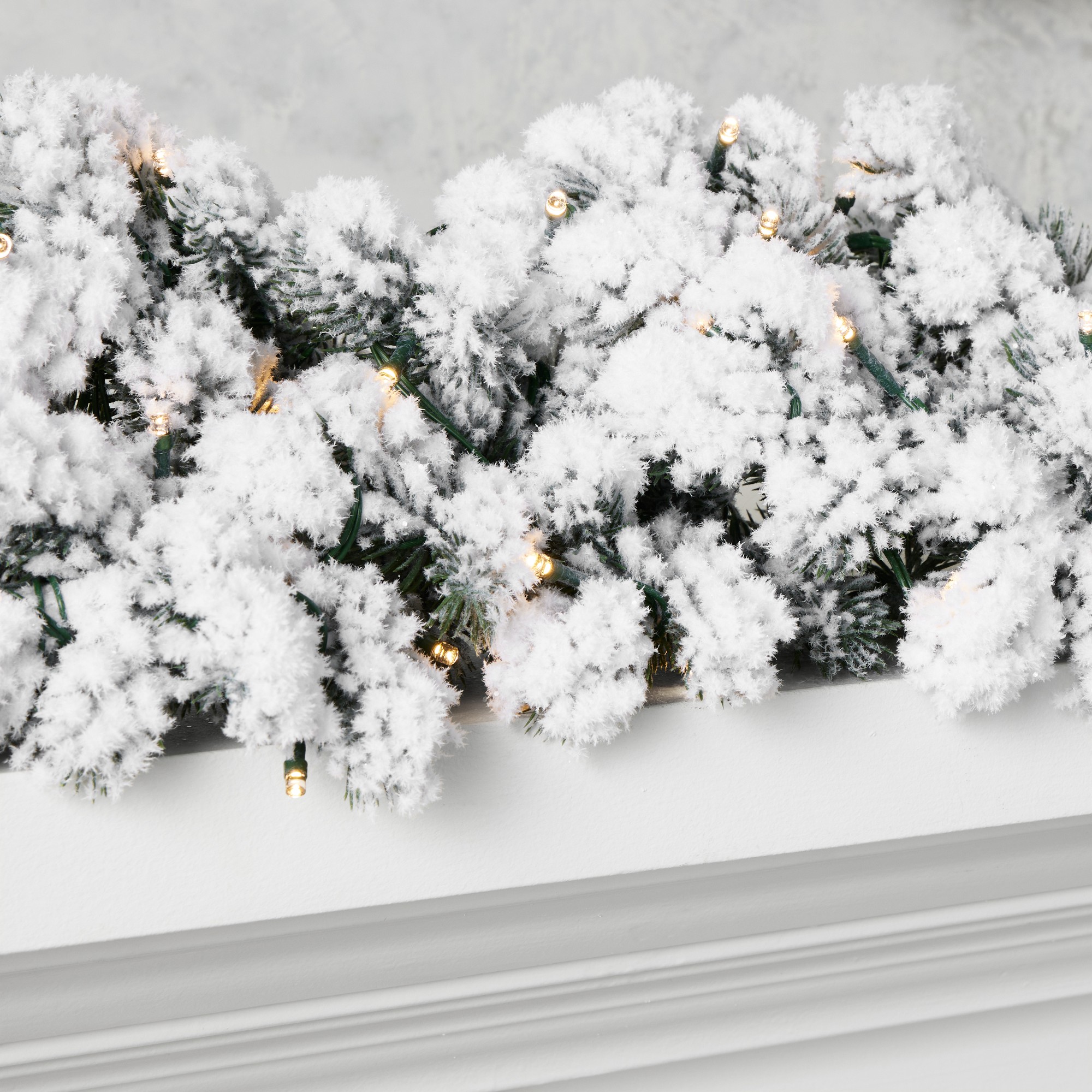 Jeff Leatham x Williams Sonoma Winter White Flocked Pre-Lit Wreath & Garland