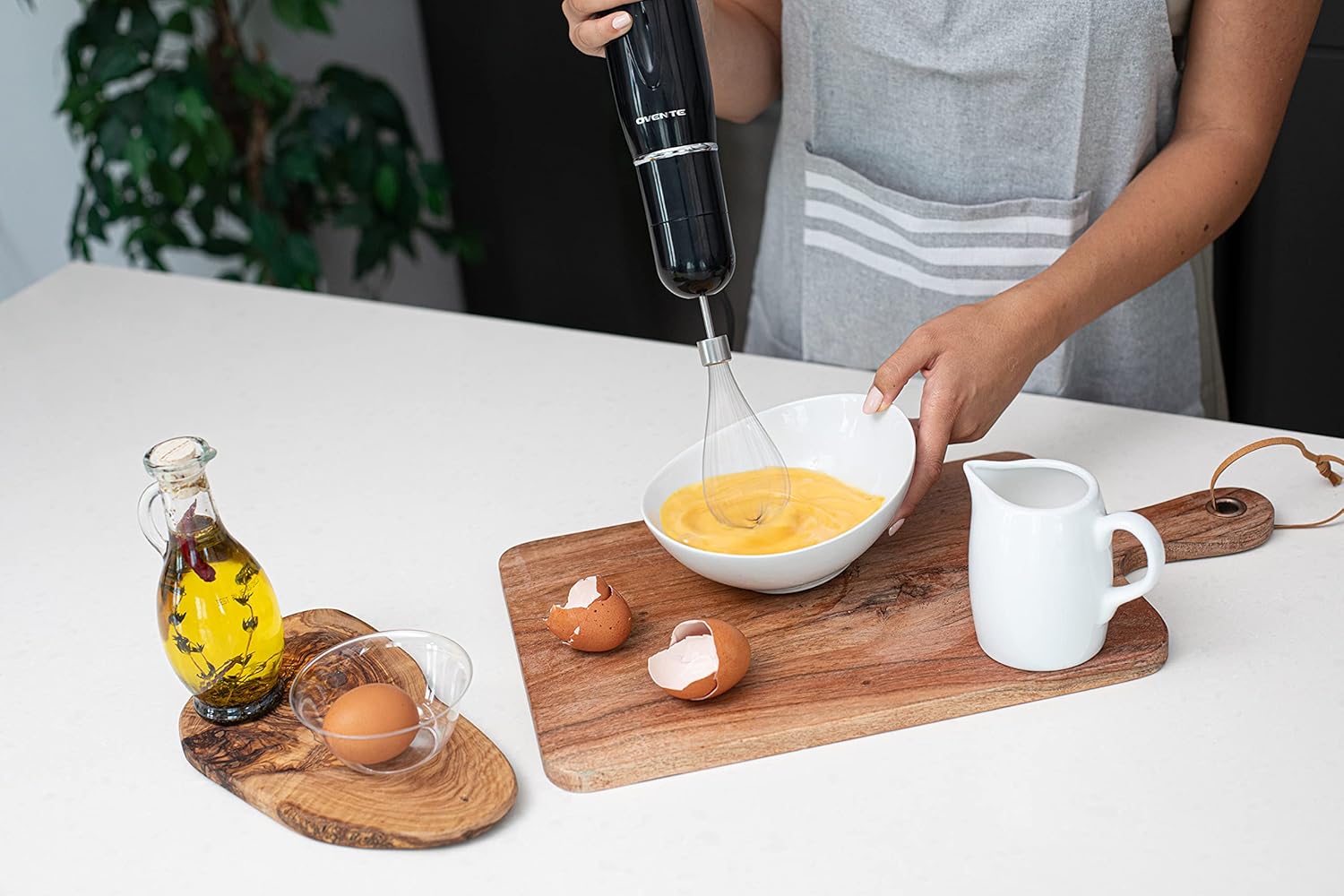 OVENTE Electric Immersion Hand Blender 300 Watt 2 Mixing Speed with Stainless Steel Blades, Powerful Portable Easy Control Grip Stick Mixer Perfect for Smoothies, Puree Baby Food & Soup, Black HS560B