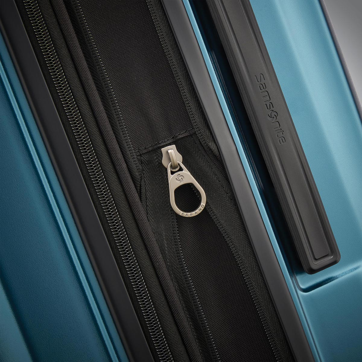 Samsonite Octiv Carry On Spinner