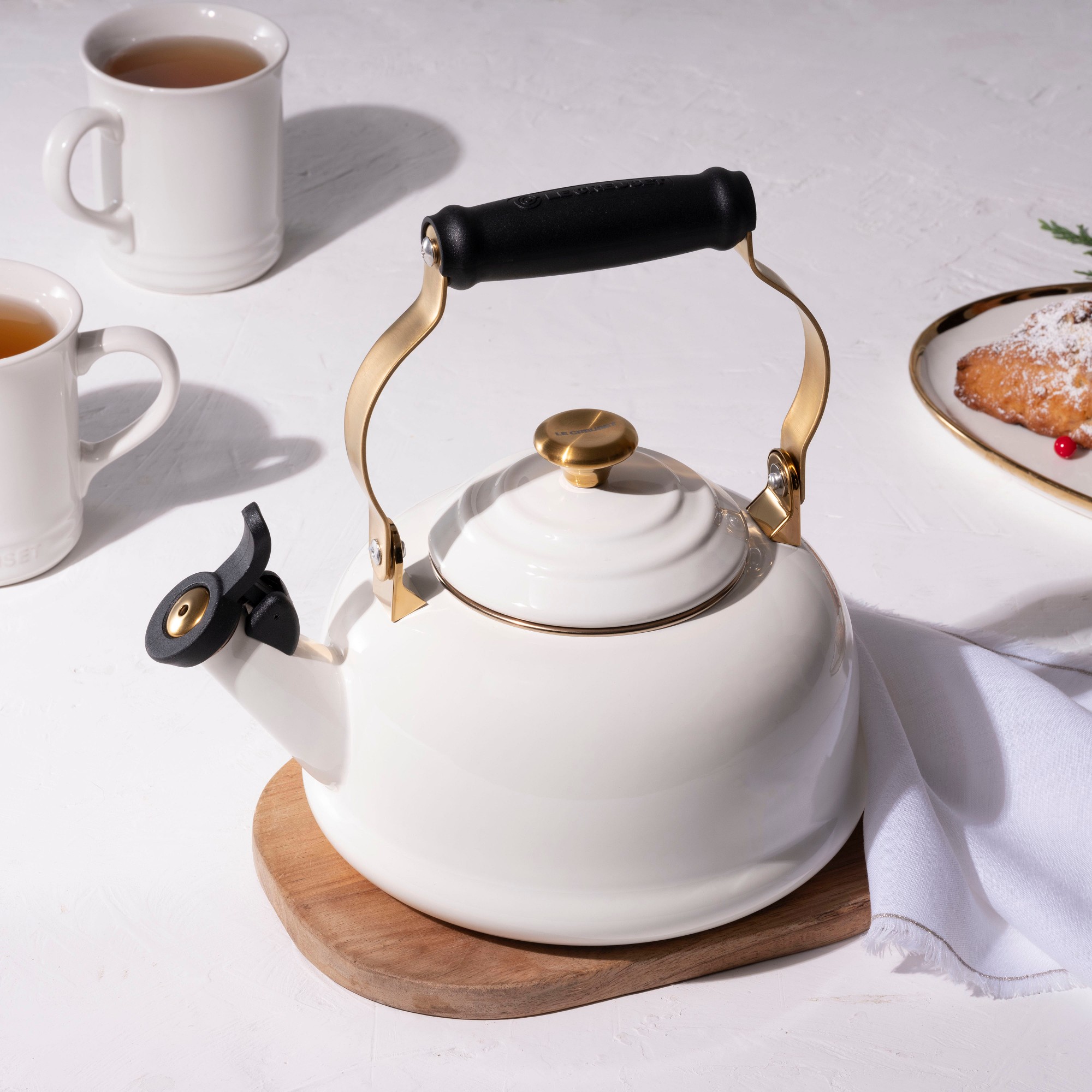 Le Creuset Classic Whistling Tea Kettle