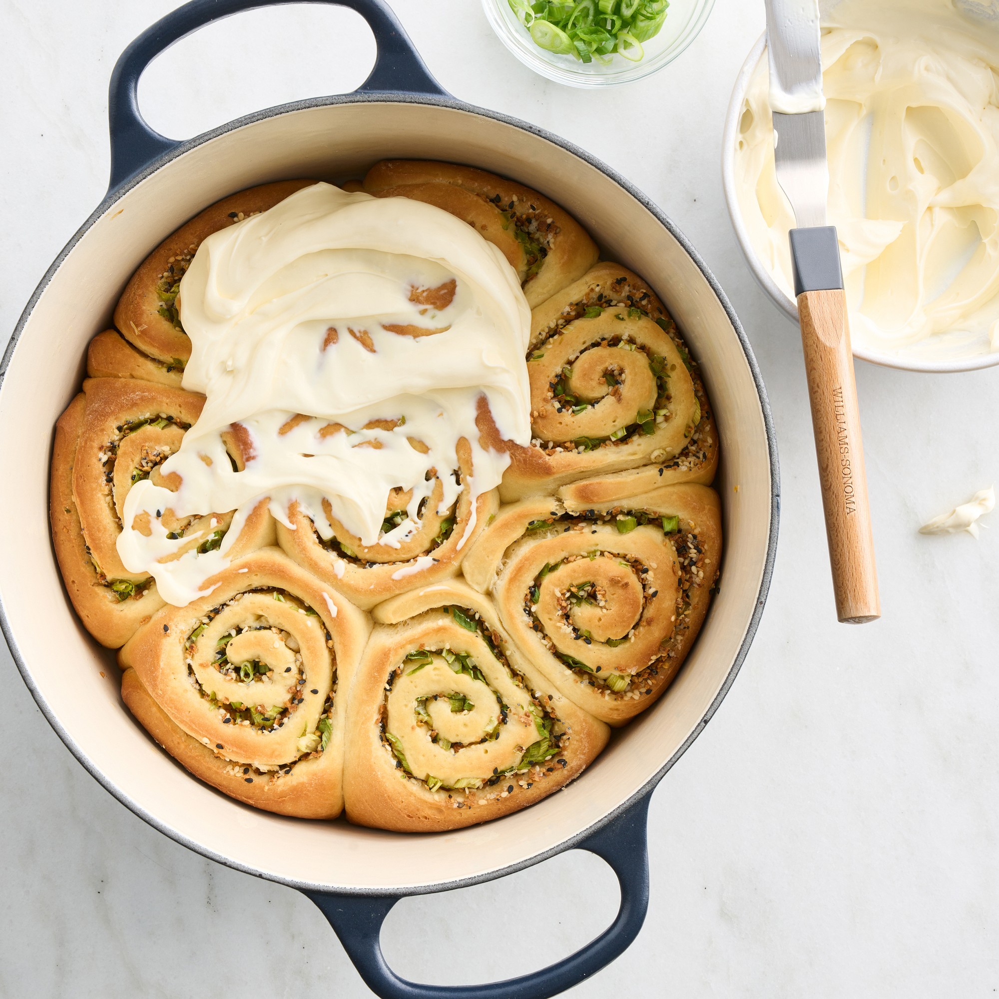 Le Creuset Signature Enameled Cast Iron Round Dutch Oven