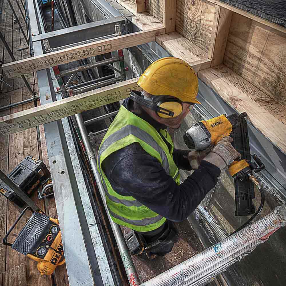 DEWALT 50-90mm D Clip 34-Deg Air Nailer Framer DPN9033-1-XJ