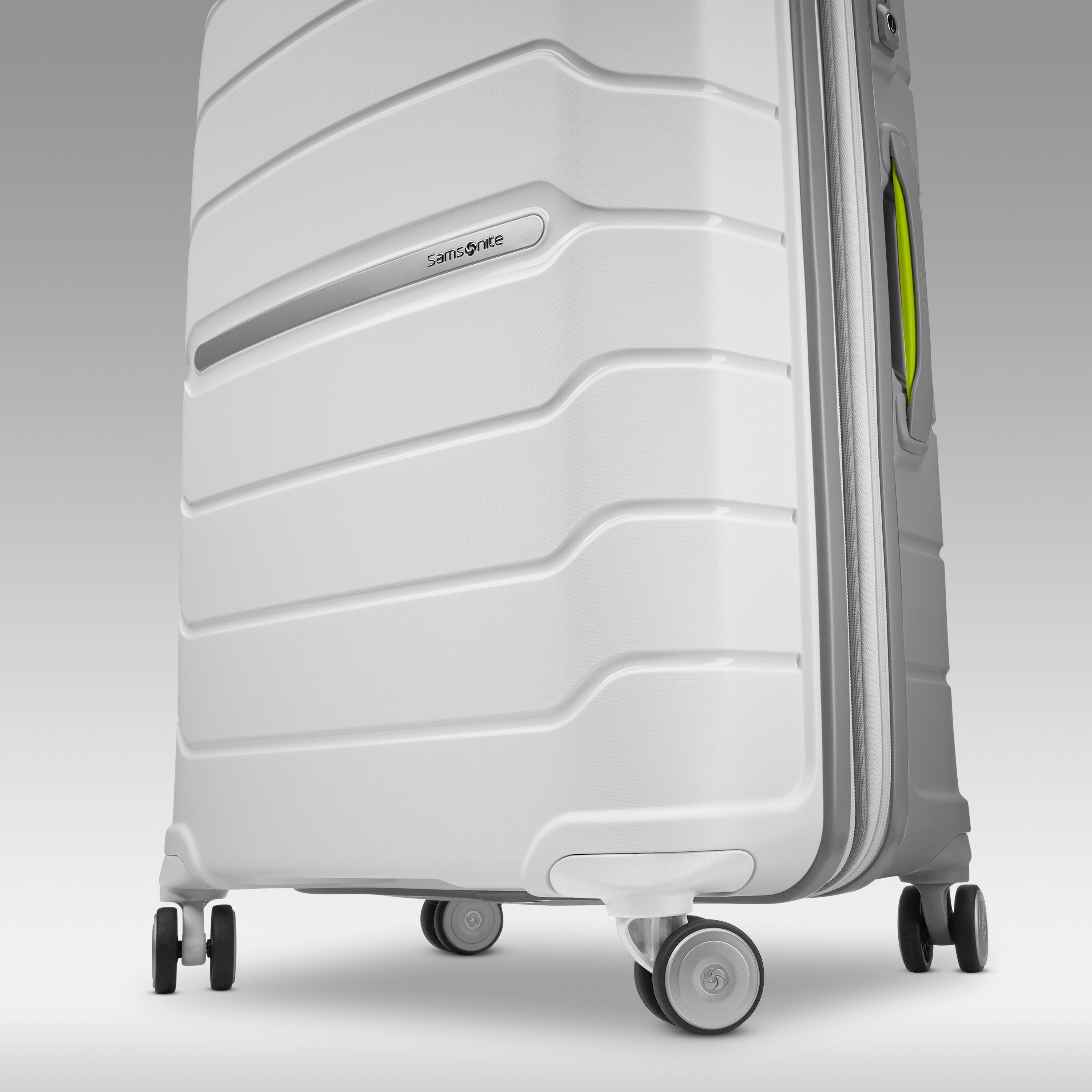 FREEFORM CARRY-ON SPINNER