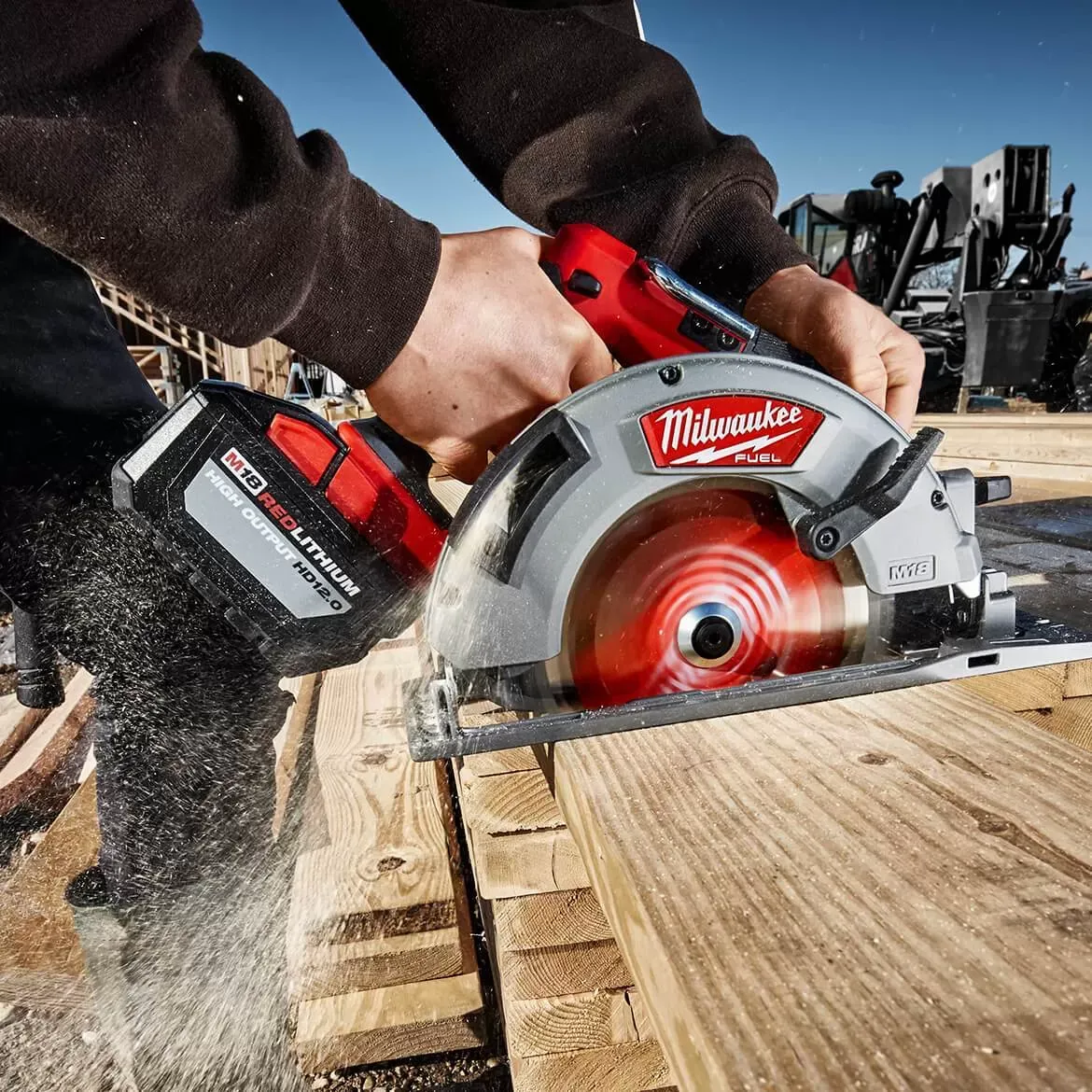 Milwaukee 2732-21HD M18 FUEL 18V 7-1/4-Inch Lithium-Ion Circular Saw Kit