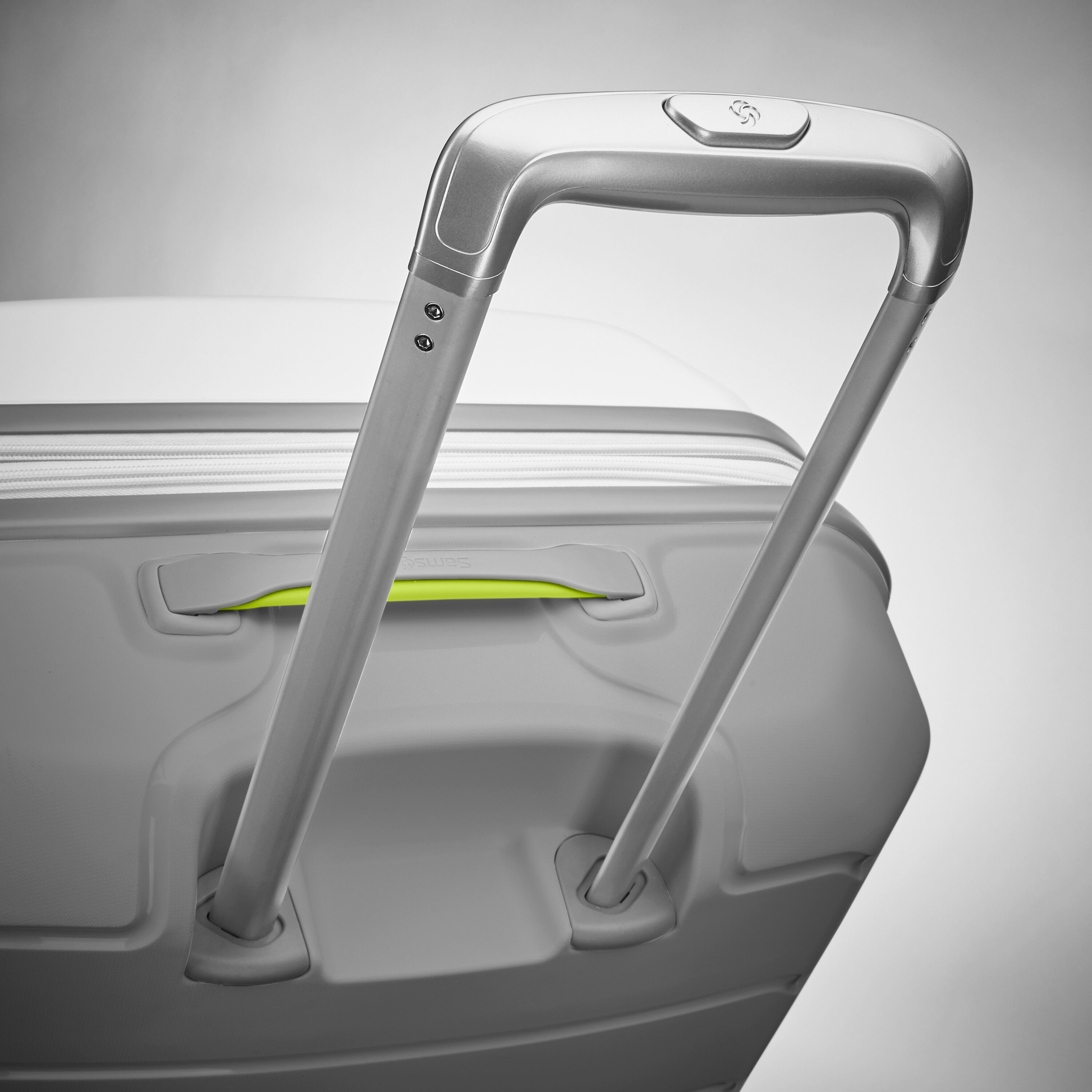 FREEFORM CARRY-ON SPINNER