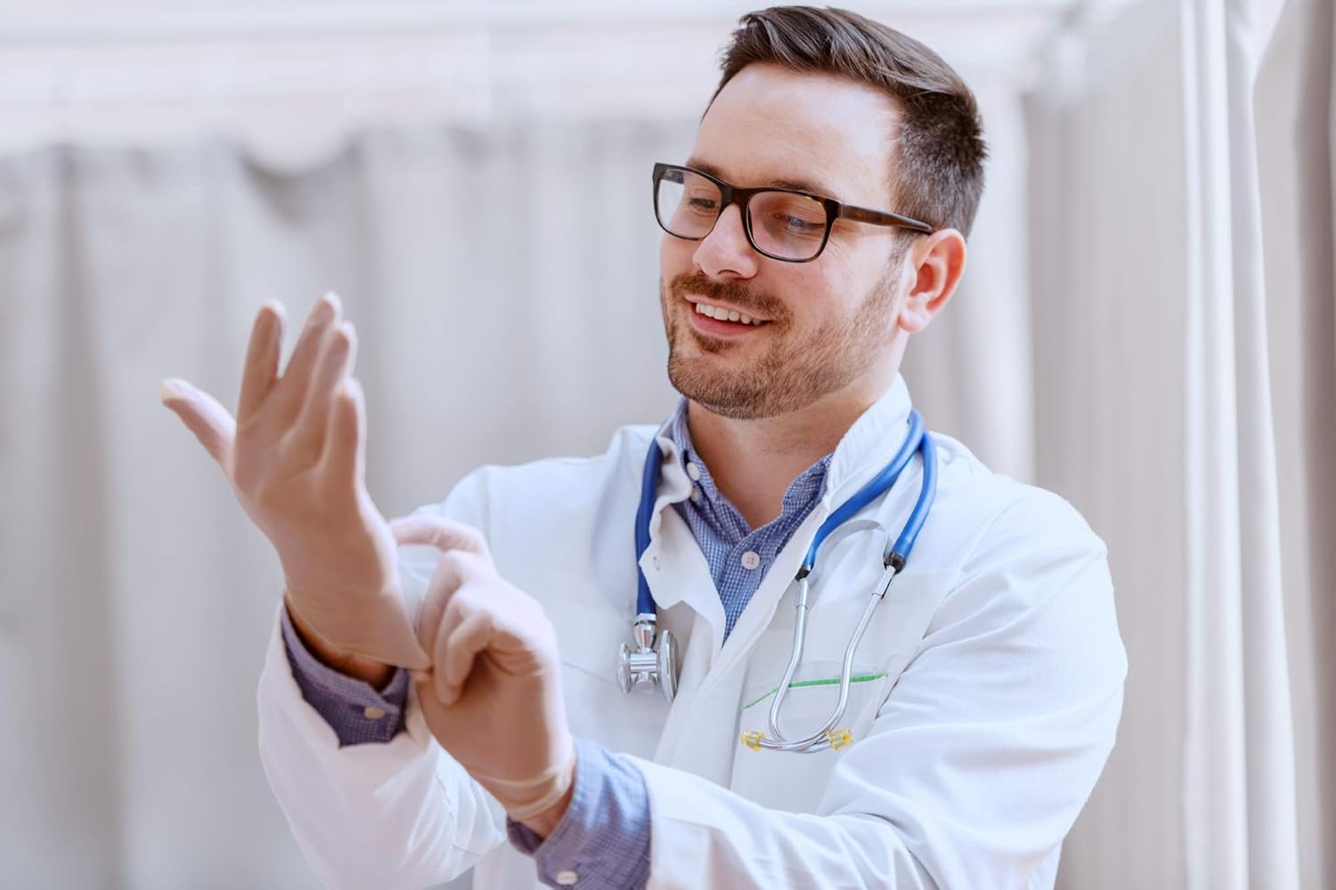 Care Plus Medium Size Disposable Vinyl Gloves Heavy Duty Non Sterile Powder Free Latex Free Rubber 100 Count Box food Safe