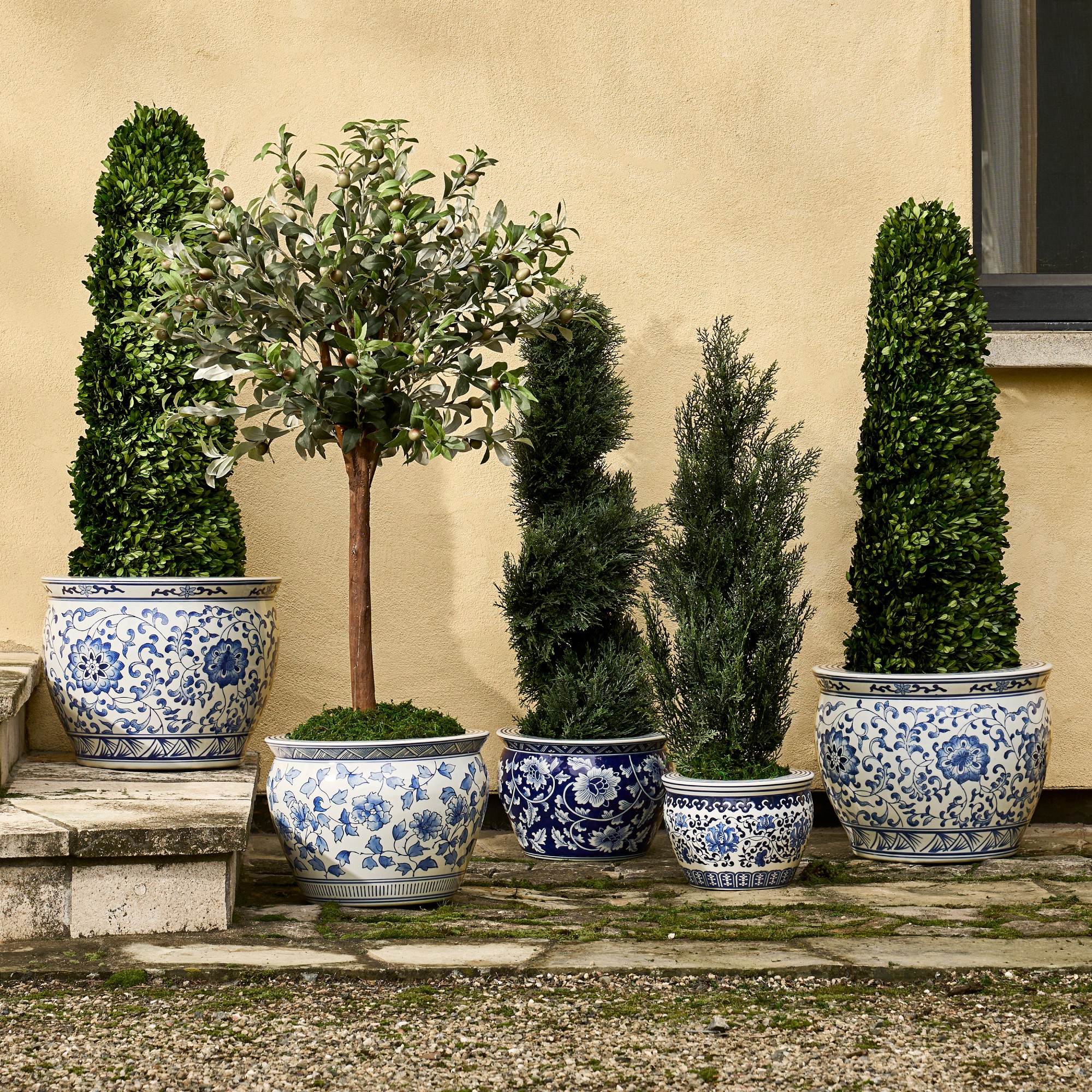 Faux Boxwood Spiral Indoor/Outdoor Topiary with Planter, 4'