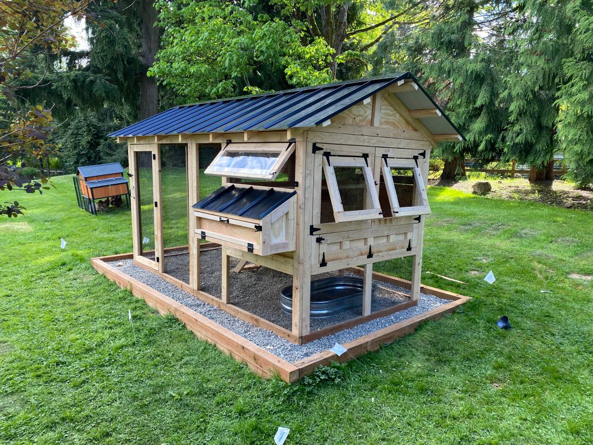 Walk-In Chicken Coop- 6′x12′x7.5′