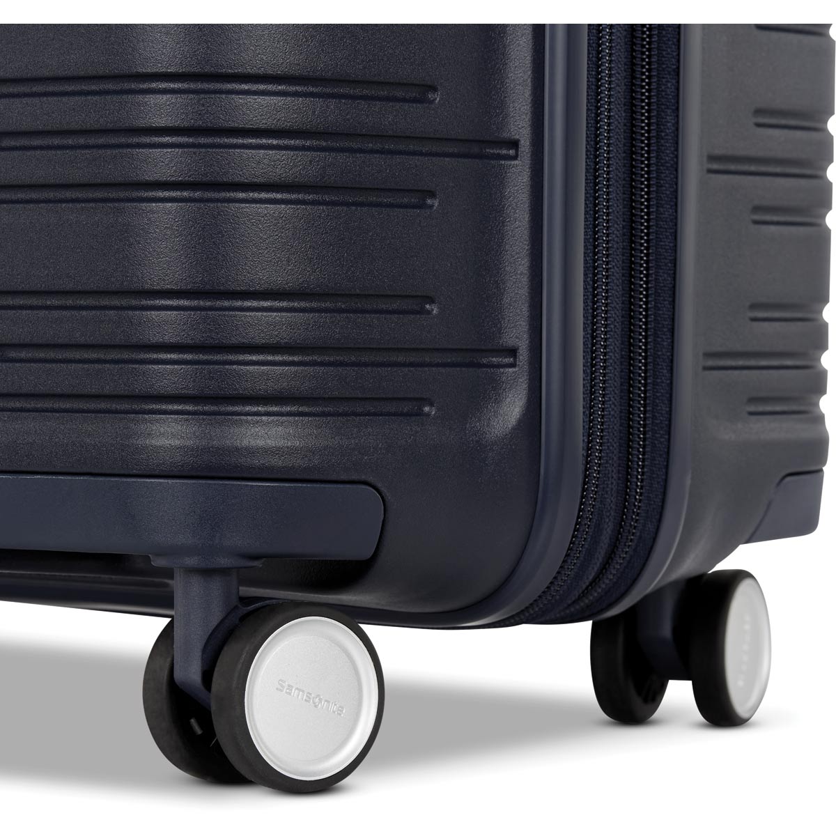 Samsonite Elevation Plus Medium Glider