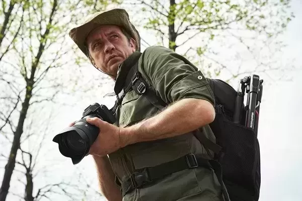 A7R III Mirrorless Camera: 42.4MP Full Frame High Resolution Interchangeable Lens Digital Camera With Front End LSI Image Processor, 4K HDR Video And 3