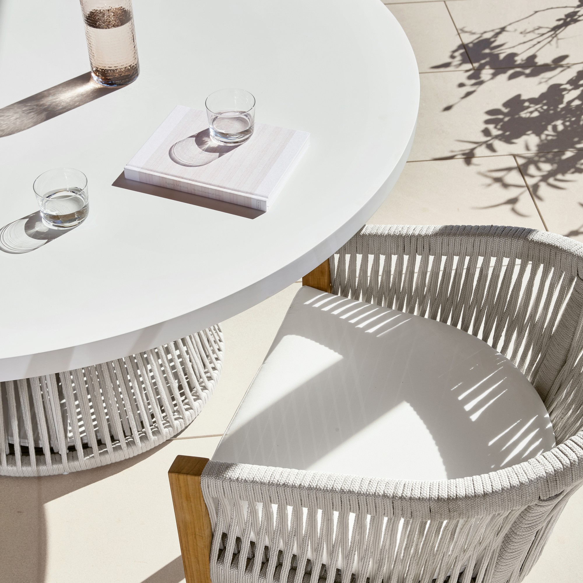 Pasadena Outdoor Fiberstone and Rope Round Dining Table (60